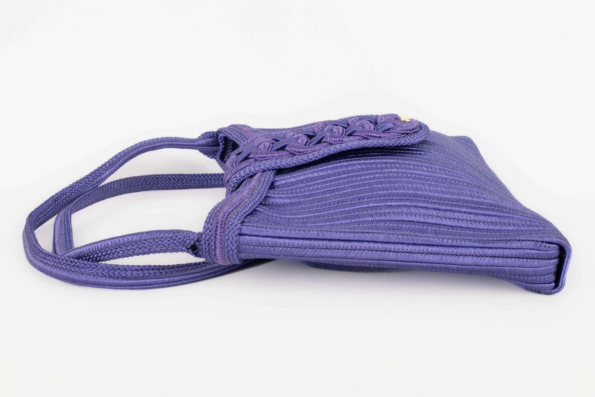 Nina Ricci Lila Besatztasche mit lila Besatz im Zustand „Hervorragend“ im Angebot in SAINT-OUEN-SUR-SEINE, FR