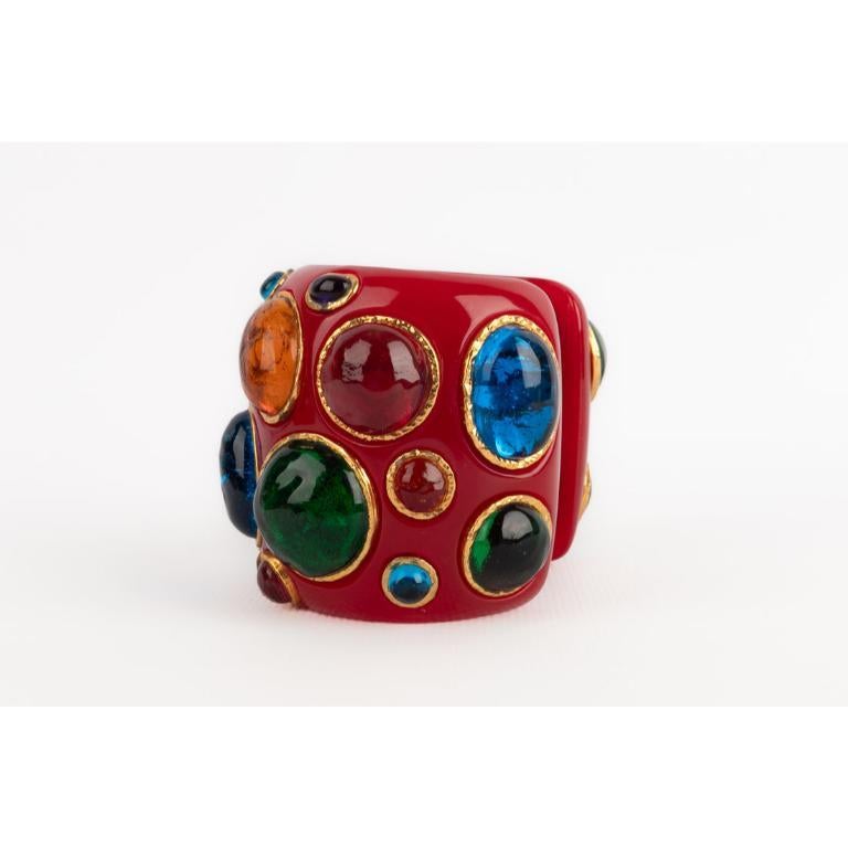Nina Ricci Rotes Manschettenarmband aus Bakelit im Zustand „Gut“ im Angebot in SAINT-OUEN-SUR-SEINE, FR