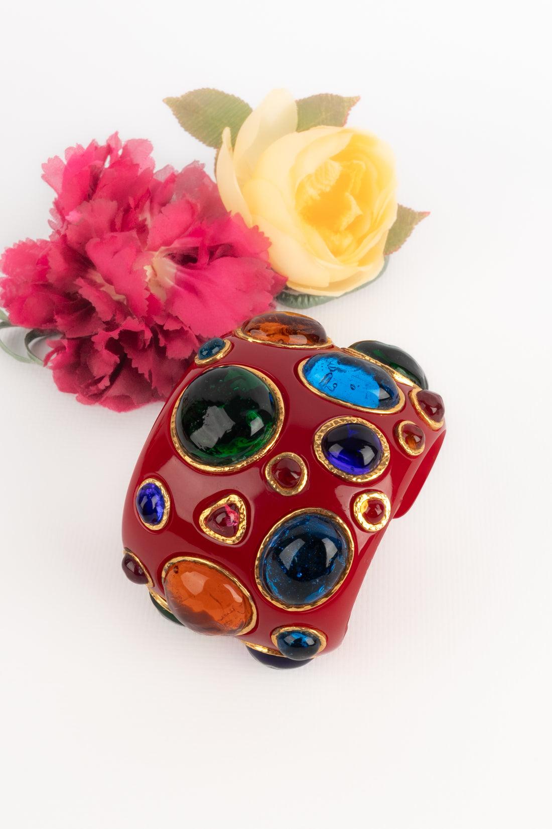 Nina Ricci Rotes Manschettenarmband aus Bakelit im Angebot 5