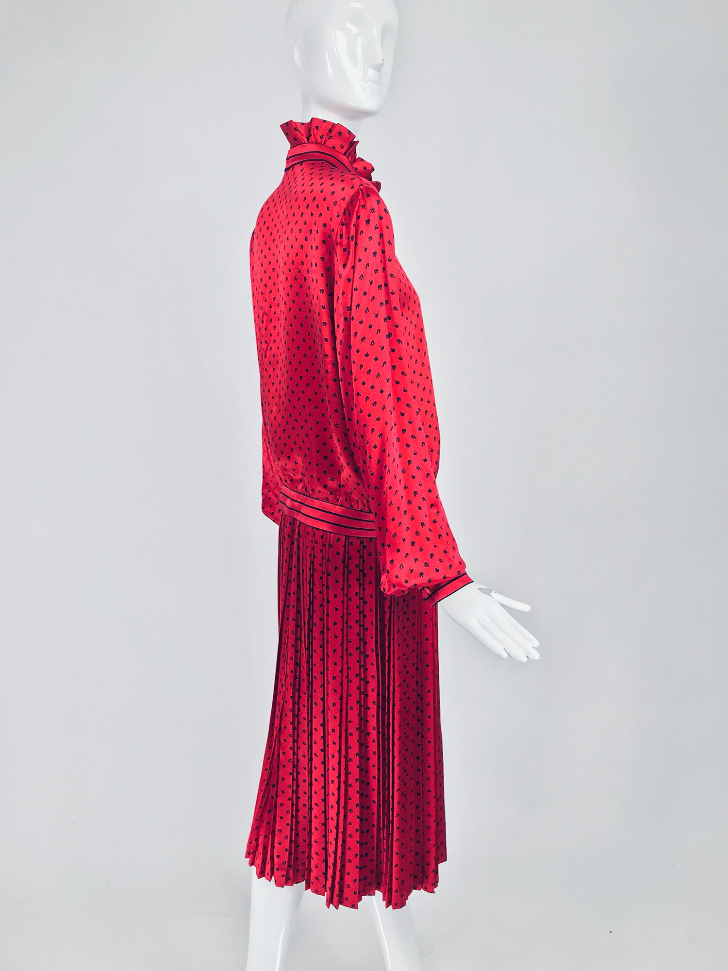 Set aus Bluse und Rock aus rotem Seiden Satin von Nina Ricci, 1980er Jahre im Angebot 2