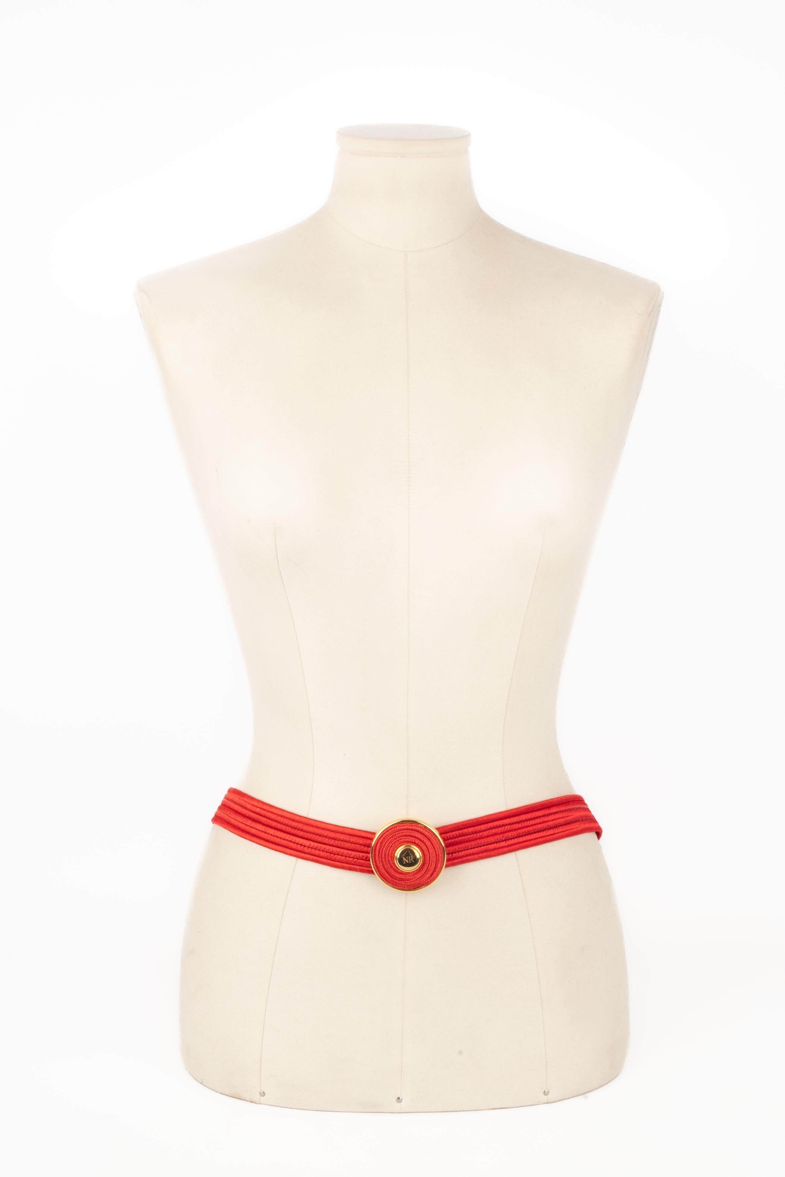 NINA RICCI - (Made in France) Cinturón de pasamanería roja y metal dorado.

Estado :
Buen estado

Dimensiones:
Longitud : 89 cm

SKU:ACC216

Nina Ricci
La casa de moda Nina Ricci, fundada en 1932 por Maria 