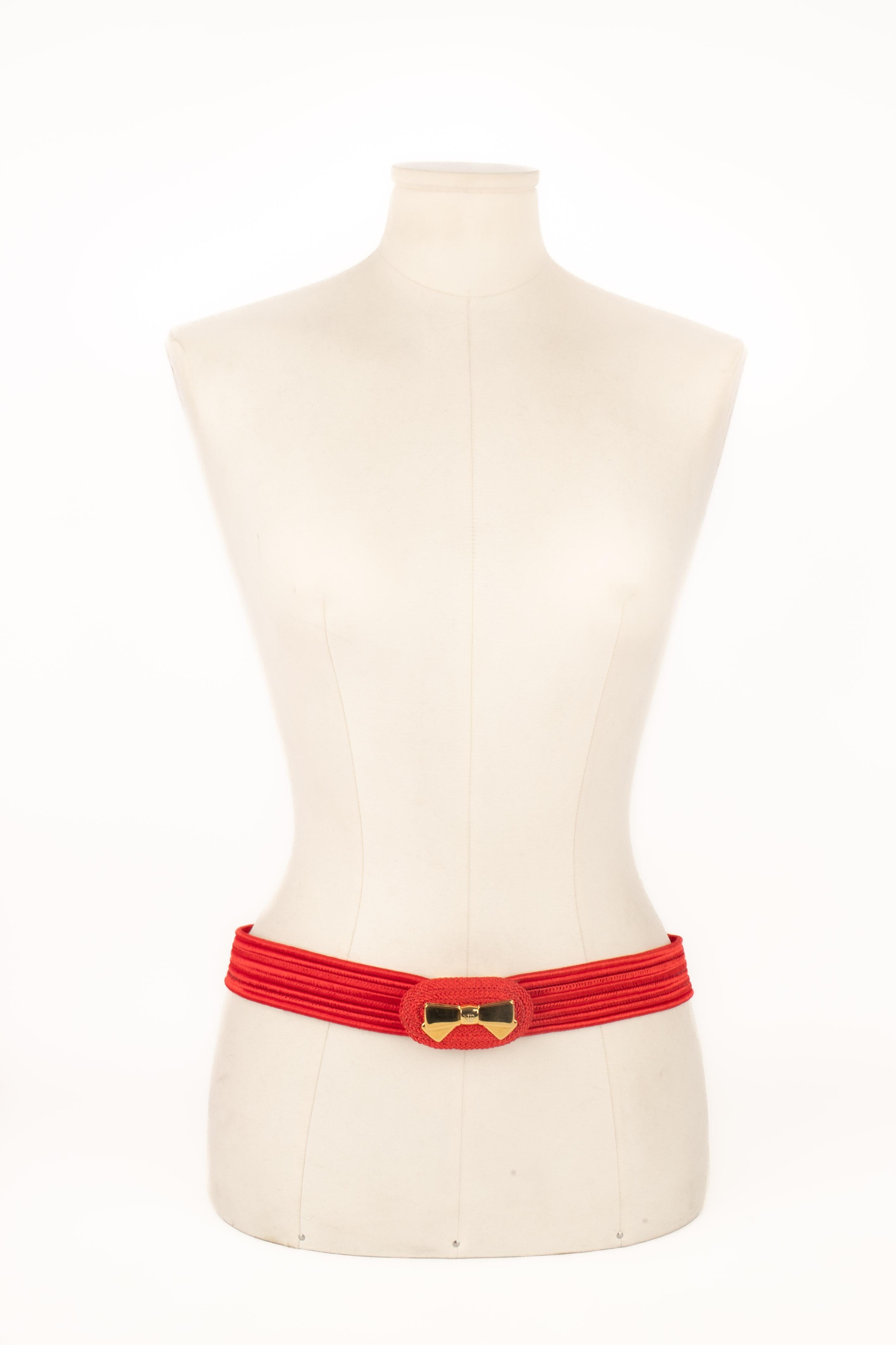 Cinturón rojo vintage Nina Ricci en venta 4