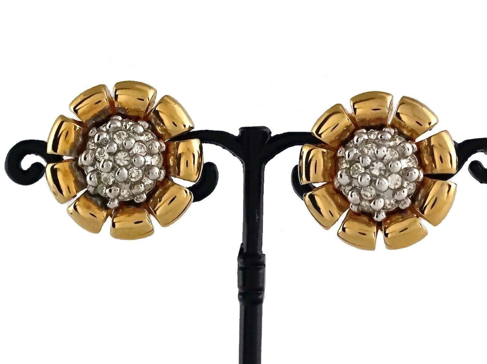 NINA RICCI Rhinestone Cluster Flower Earrings and Multi Chain Necklace Set In Excellent Condition In Kingersheim, Alsace