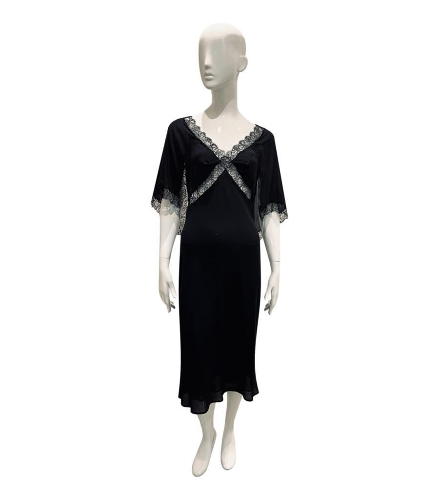 Nina Ricci Silk Lace Detailed Dress
Black kimono-inspired midi dress designed with lace inserts and trims to the V-Neckline and wide sleeves.
Featuring deep V-Neckline to rear and fit and flare skirt.
Size – 38FR
Condition – Very Good
Composition –