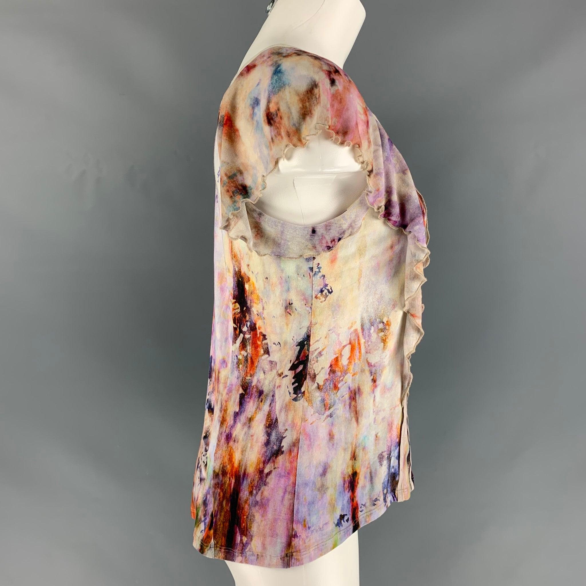 NINA RICCI by OLIVIER THEYSKENS blouse comes in pink multi colour tie dye print cotton jersey featuring a cap sleeve, scoop neck and ruffle detail at front. Made in France.Very Good
Pre-Owned Condition. 

Marked:   40 IT 

Measurements: 
 
Shoulder: