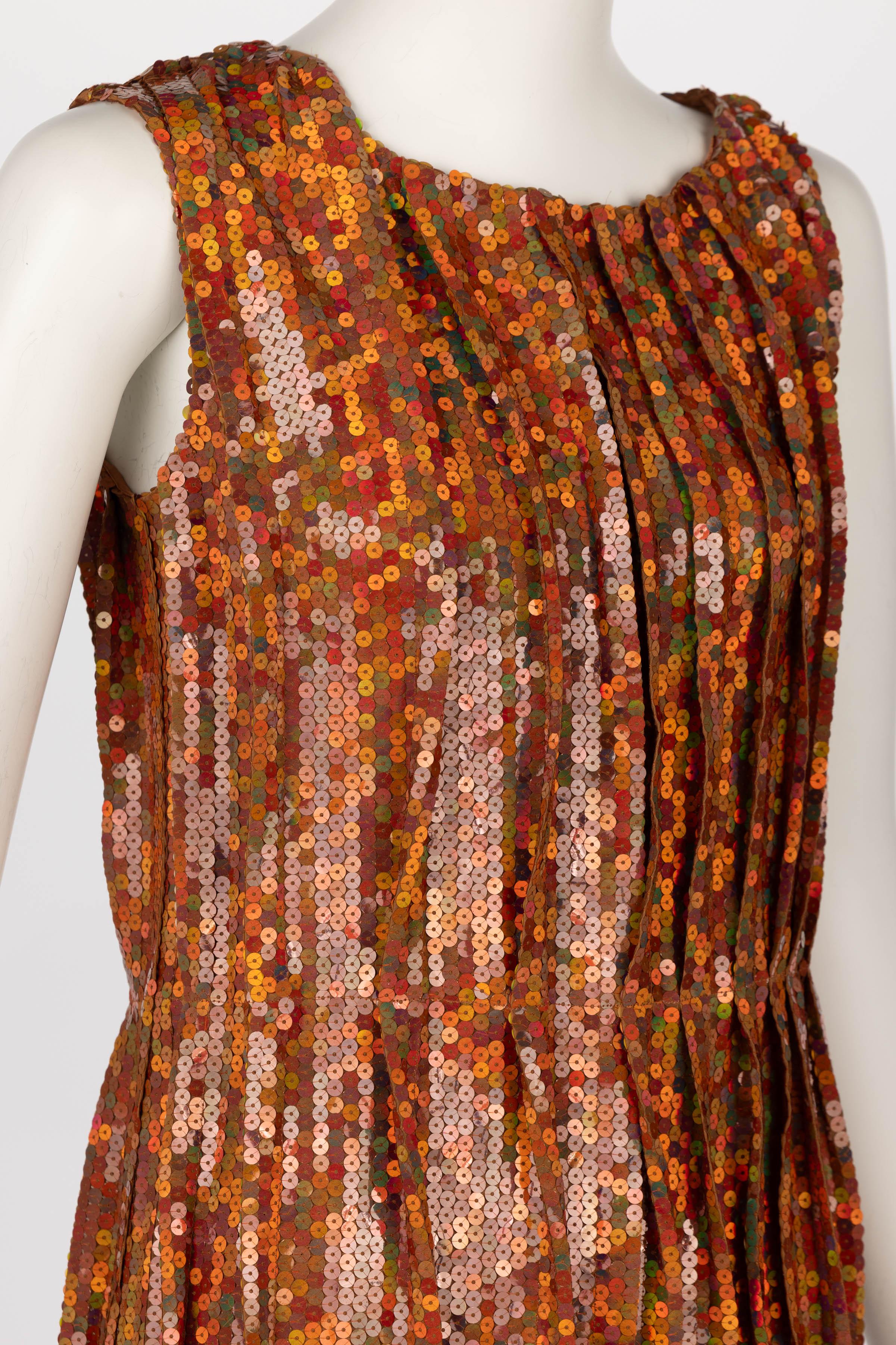 Nina Ricci - Robe fourreau de cocktail sans manches orange à sequins cuivrés, 2016 en vente 1