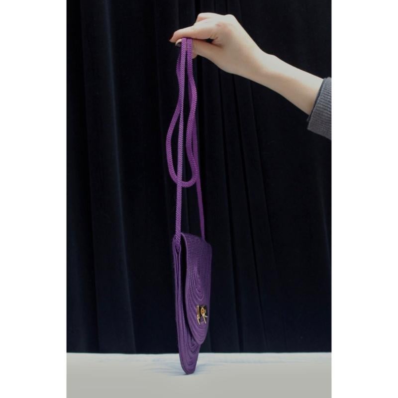 Petite pochette en passementerie violette de Nina Ricci Excellent état - En vente à SAINT-OUEN-SUR-SEINE, FR