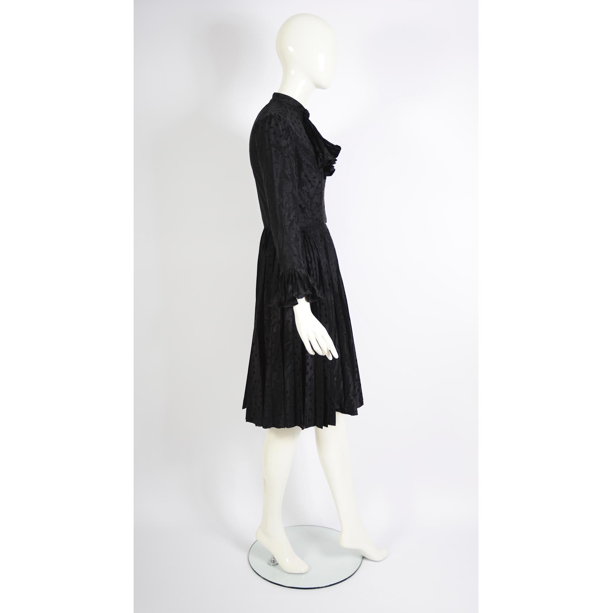 Nina Ricci Vintage 1970s Black Silk Pleated Skirt & Attached Ruffled Tie Dress In Excellent Condition For Sale In Antwerpen, Vlaams Gewest