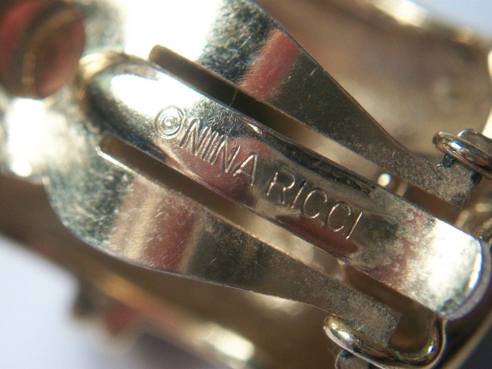 NINA RICCI – Vintage-Ohrringe aus Emaille und Strass – Clipverschluss – signiert – ca. 1980er Jahre Damen im Angebot