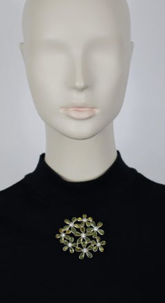 NINA RICCI Blumenbrosche mit Juwelen und gelben Harzblüten und Kristallen im Vintage-Stil