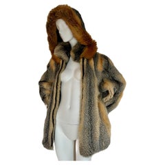 Nina Ricci, cappotto corto in pelliccia vintage con. Cappuccio rimovibile, anni '80 circa.