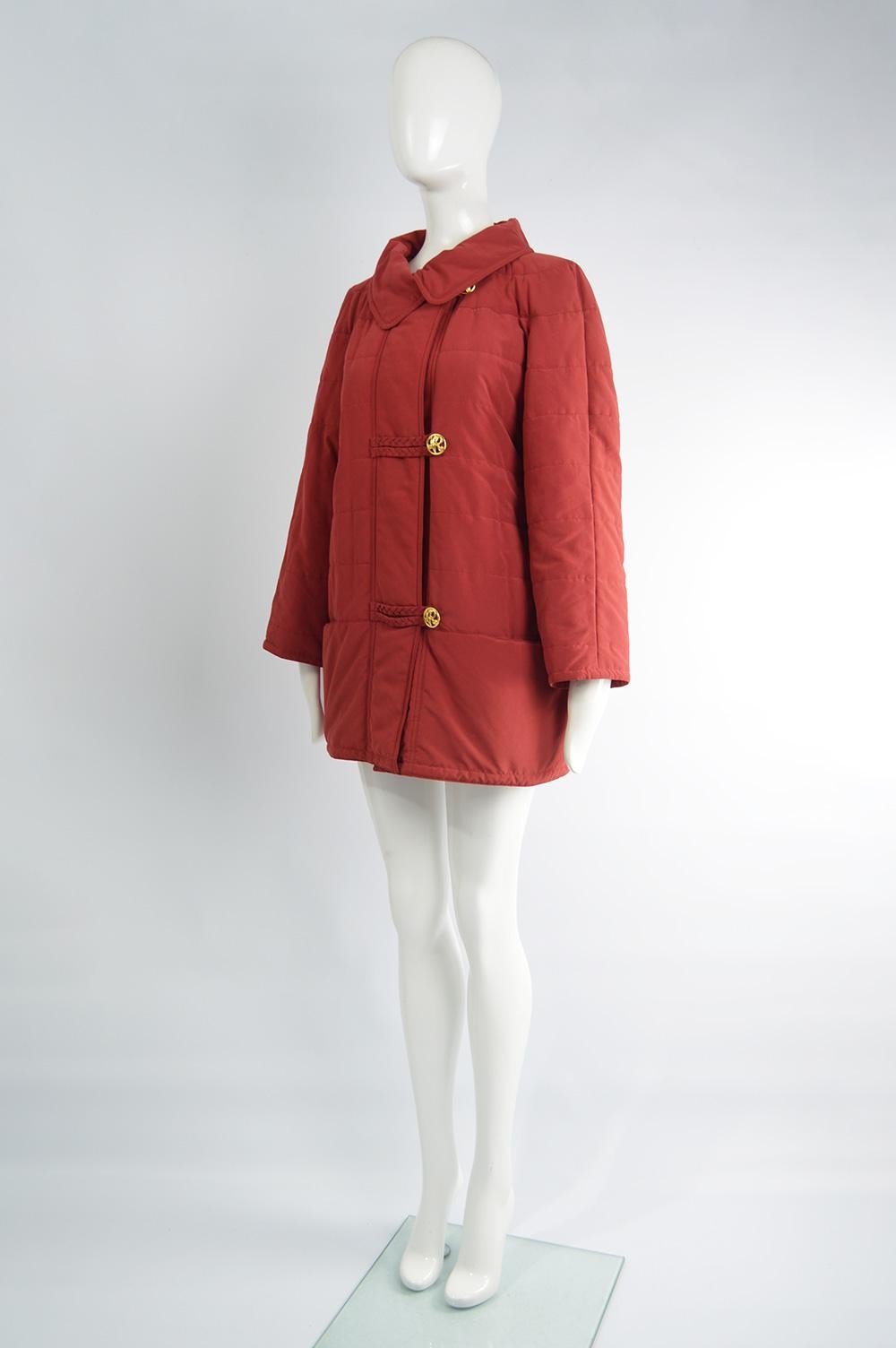 Nina Ricci Vintage Womens Logo Appliqué Red Quilted Puffer Coat, 1980s  In Excellent Condition For Sale In Doncaster, South Yorkshire