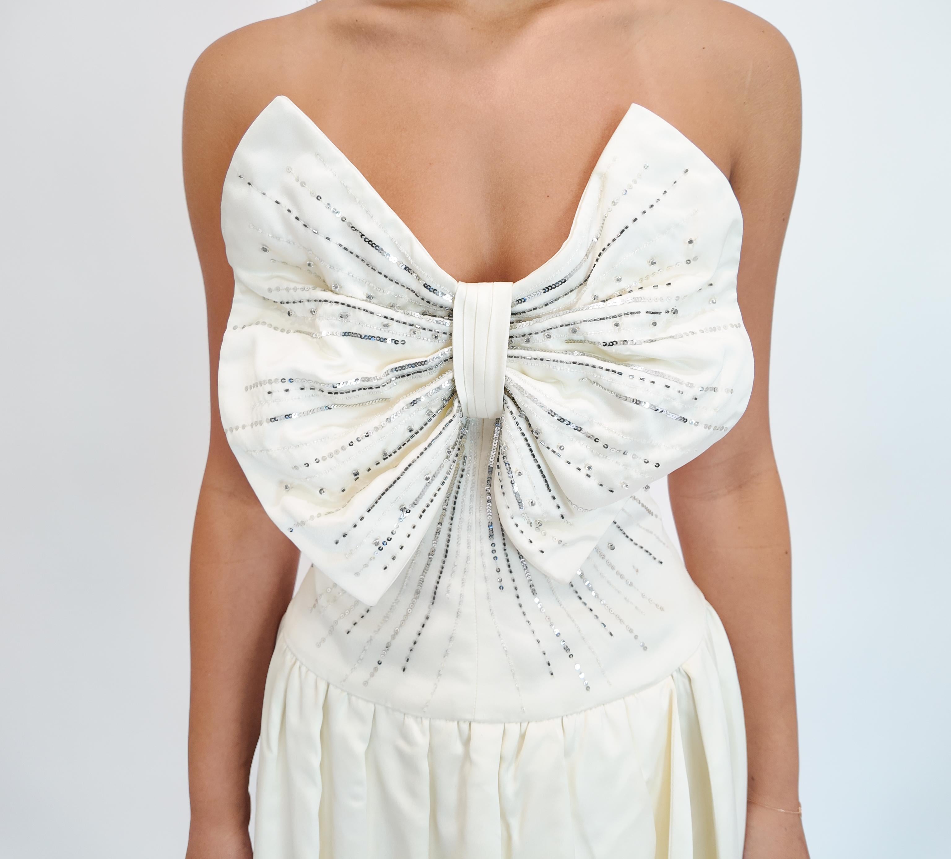 Nina Ricci - Robe en soie blanche avec gros nœud sur le devant en vente 1