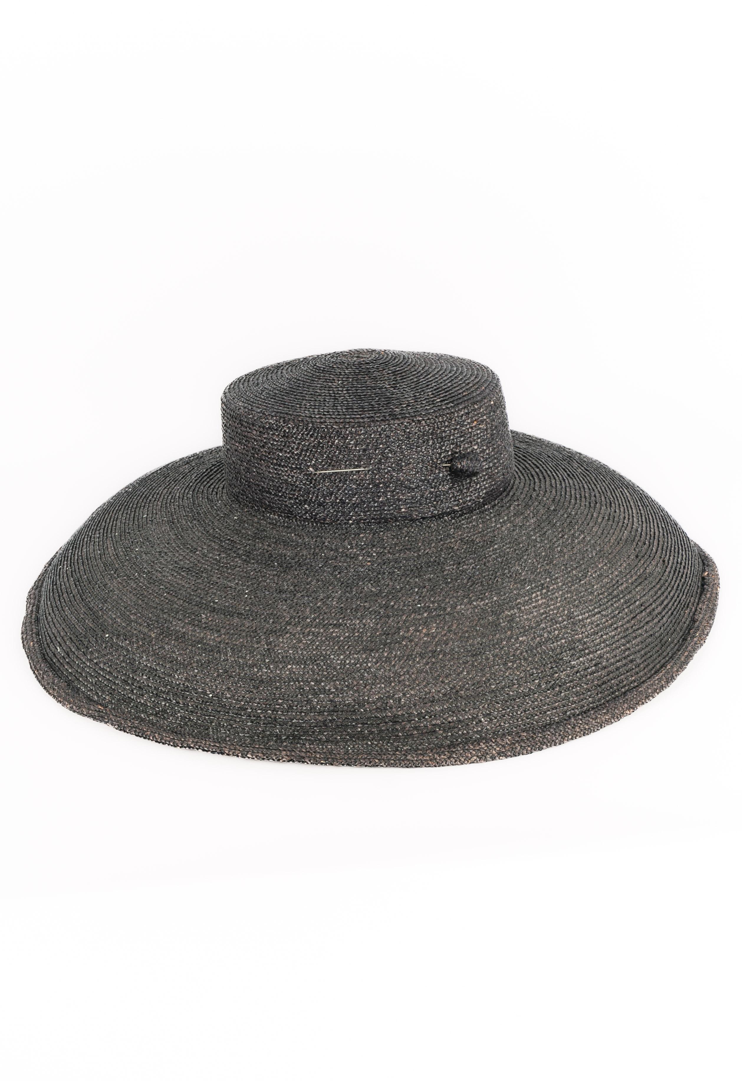 Nina Ricci wide-brimmed style hat In Good Condition For Sale In SAINT-OUEN-SUR-SEINE, FR