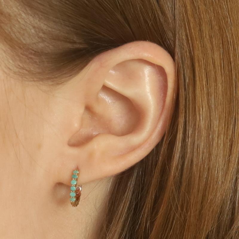 Nina Wynn Turquoise Amethyst Huggie Hoop Earrings - Yellow Gold 18k Reversible In New Condition In Greensboro, NC