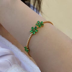 Nina Zhou Bracciale tennis con diamanti e tsavorite da 4,00 ctw e fiori di ciliegio in oro 18 carati