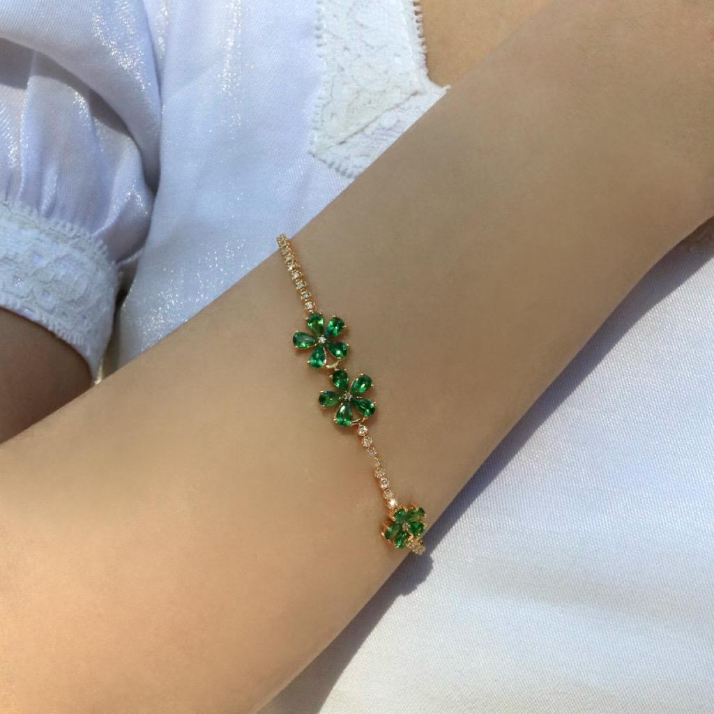 De las mujeres Nina Zhou Pulsera de tenis de oro de 18 quilates con diamantes en flor de cerezo y tsavorita de 4,00 ctw en venta