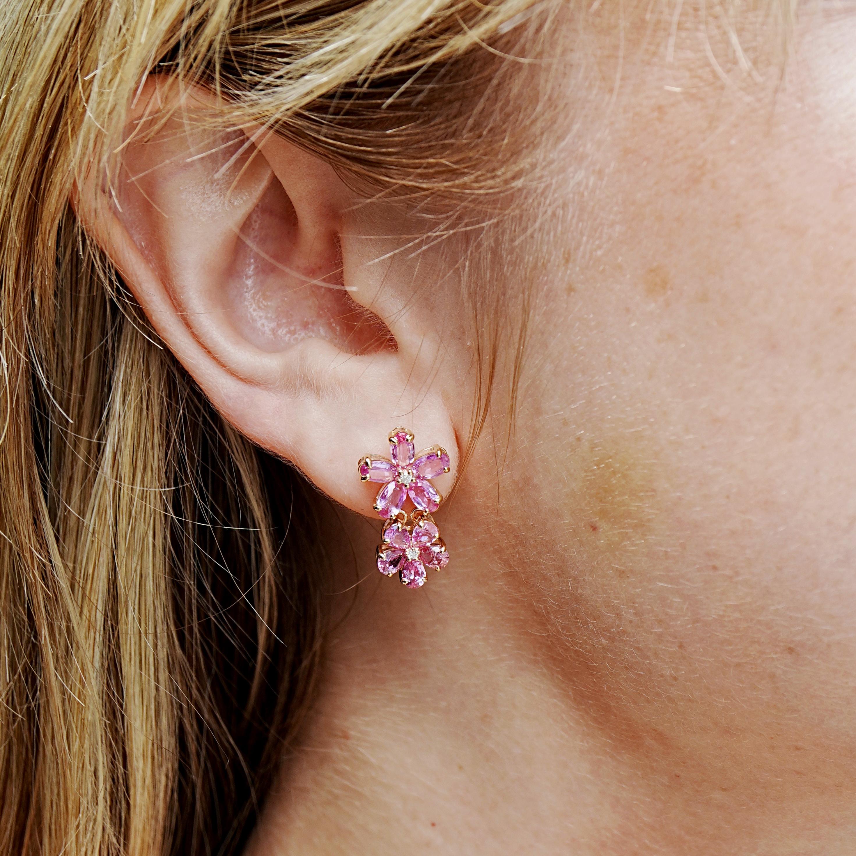 Moderno Nina Zhou Orecchini a goccia a doppio fiore con diamante e zaffiro rosa da 4,92 carati in vendita