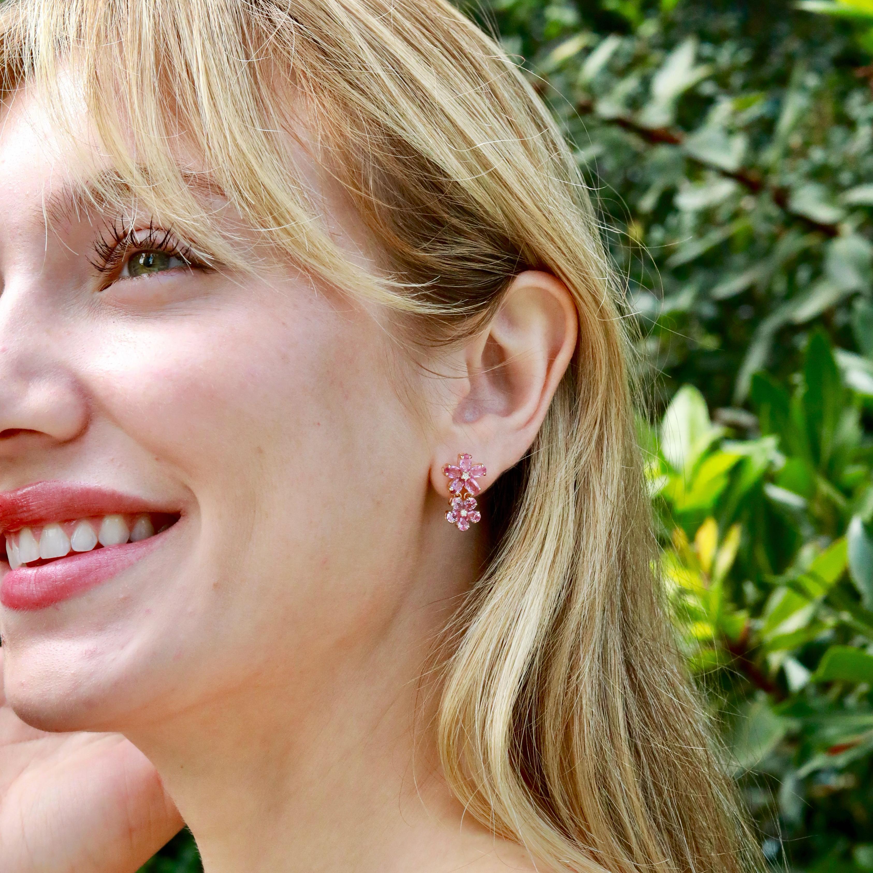 Nina Zhou Orecchini a goccia a doppio fiore con diamante e zaffiro rosa da 4,92 carati in vendita 1