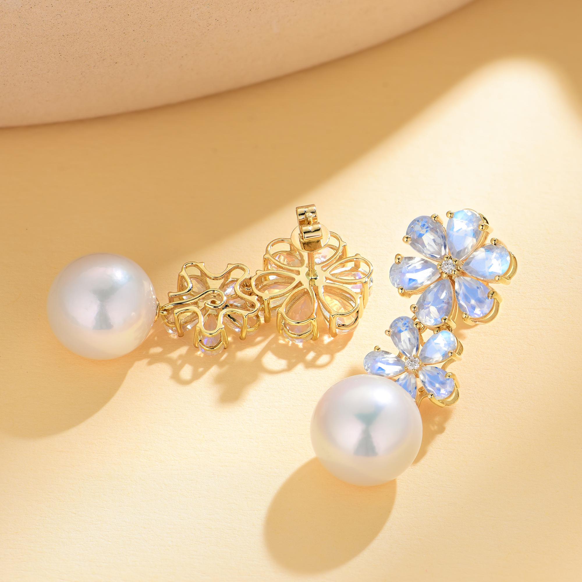 Moderno Nina Zhou Orecchini di perle d'acqua dolce con pietra di luna e diamante doppio fiore 5,72ct in vendita