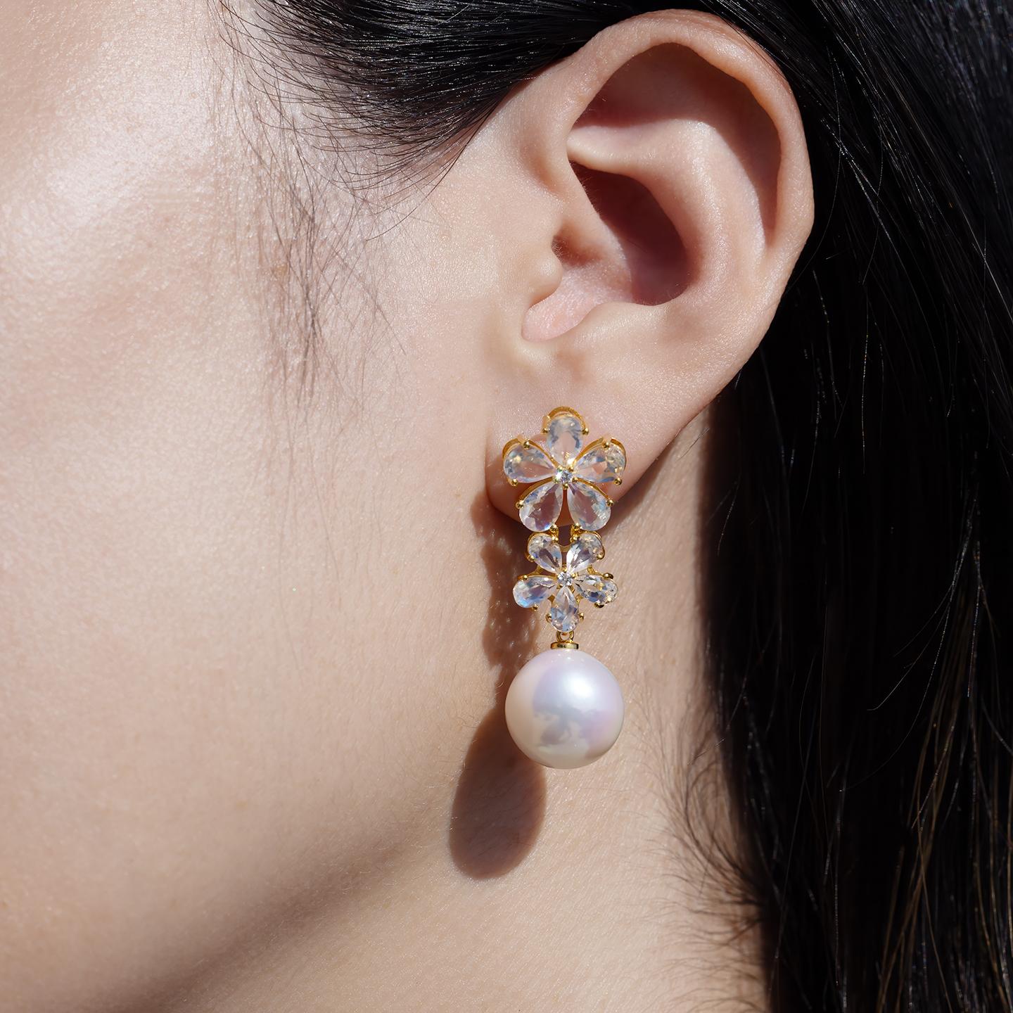 Taglio a goccia Nina Zhou Orecchini di perle d'acqua dolce con pietra di luna e diamante doppio fiore 5,72ct in vendita