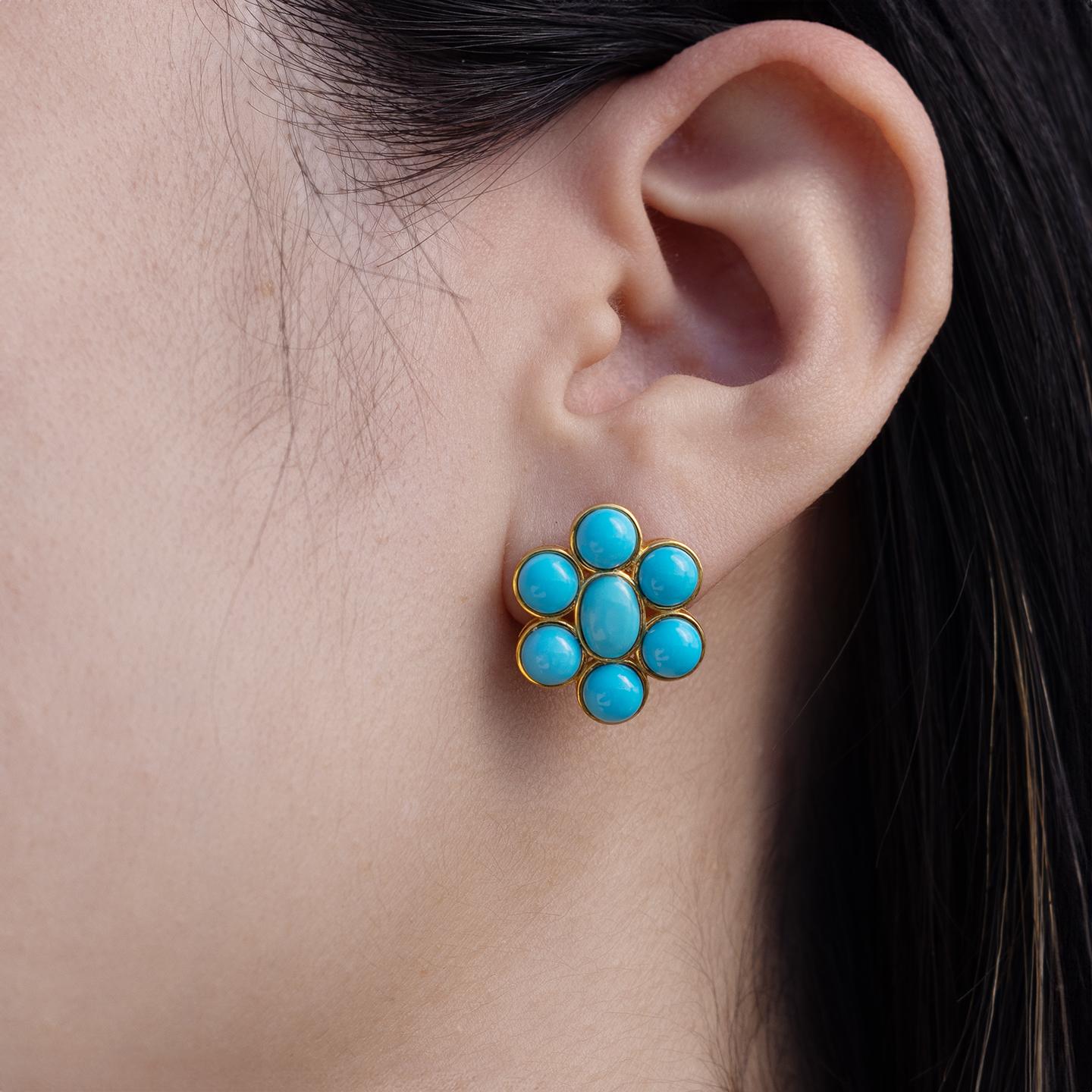 Discover Nina Zhou's Vintage Style 8.00ct Blue Turquoise Gemstone Cluster Earrings, exquisitely set in 18k yellow gold. Each earring is a testament to timeless design, featuring a mesmerizing cluster of vibrant blue turquoise stones that evoke the