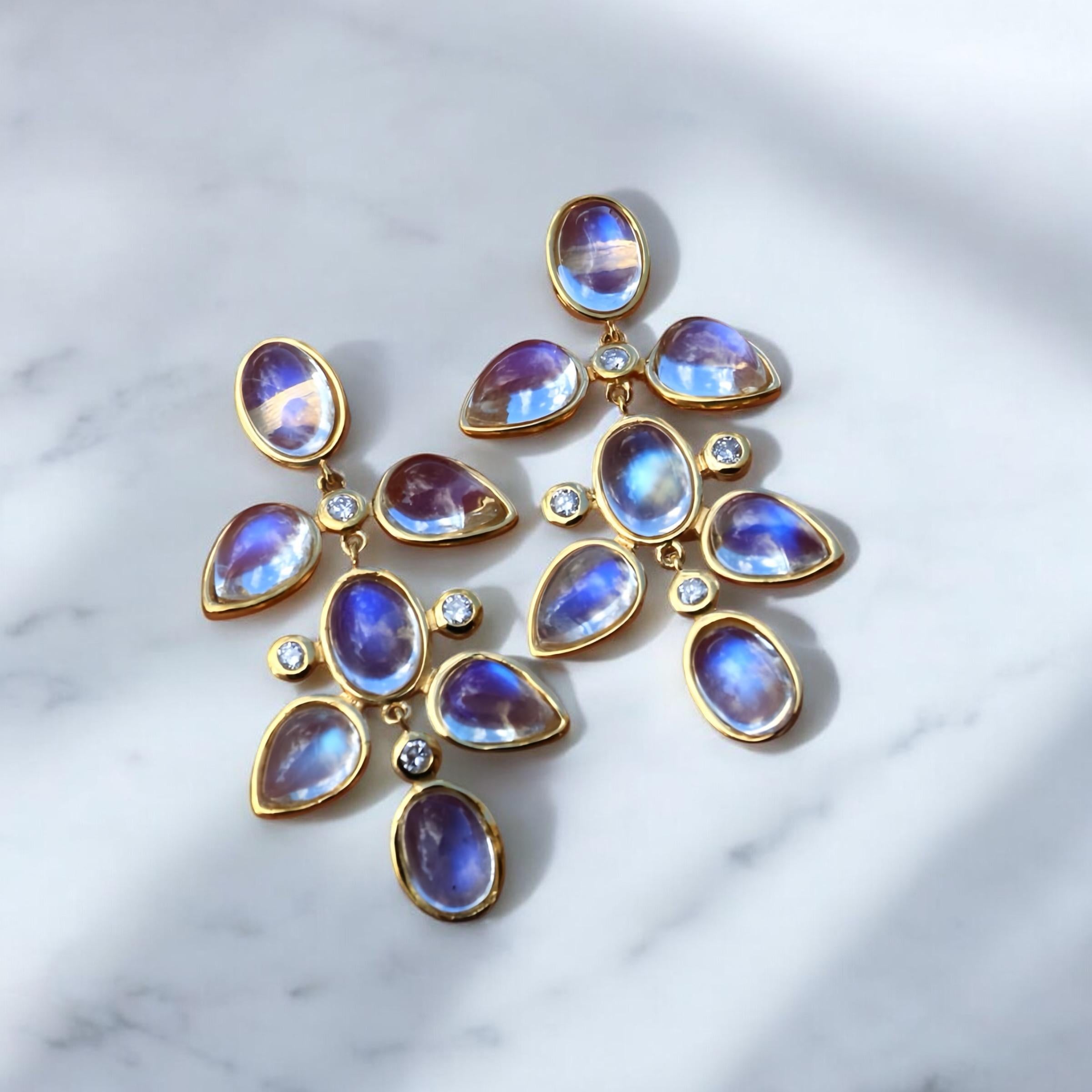 Moderno Nina Zhou 9,00ct Pietra di luna arcobaleno Diamante Grande Orecchini a goccia Chandelier in vendita