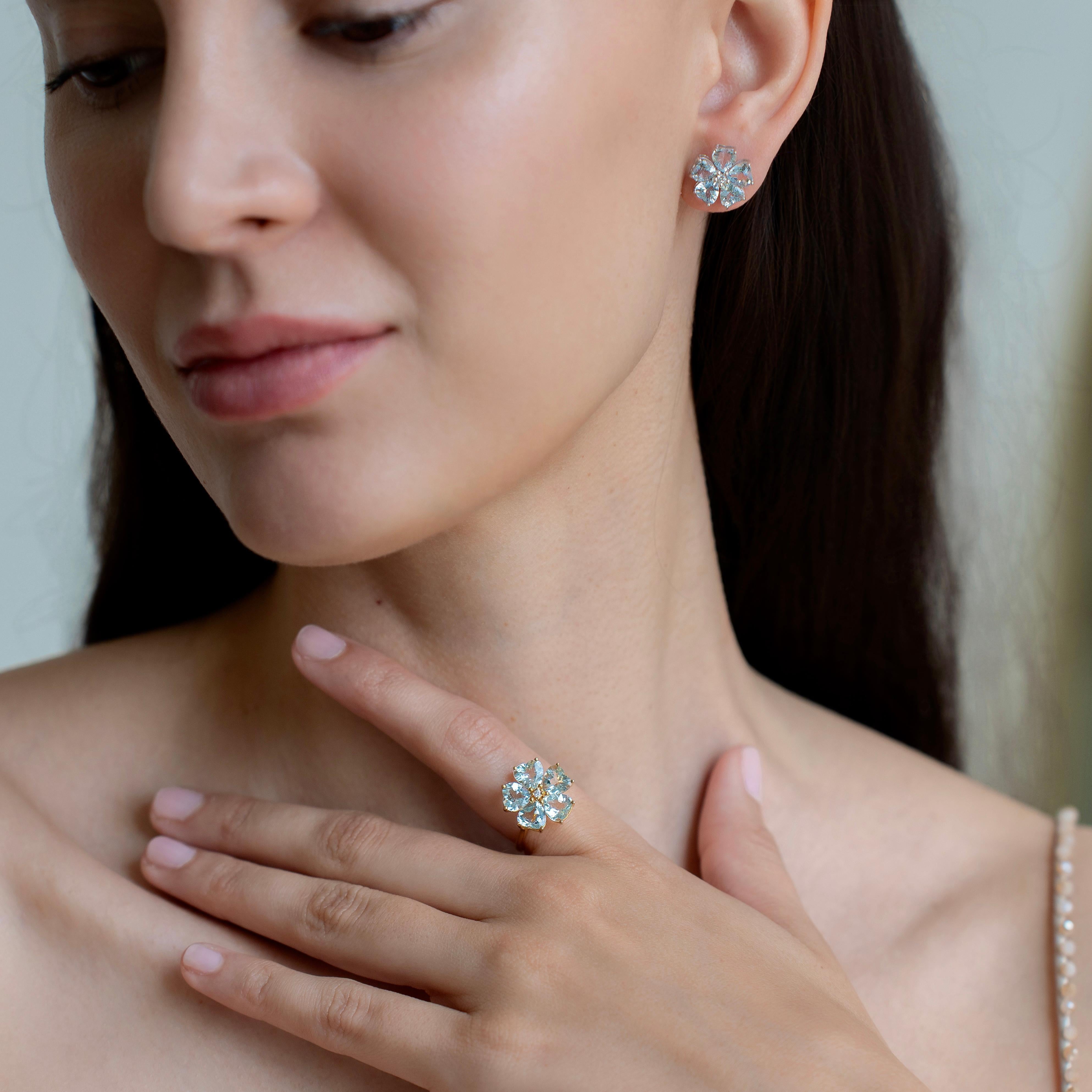 Nina Zhou 4.03 ctw Aquamarine & Diamond Cherry Blossom Cocktail Ring For Sale 2