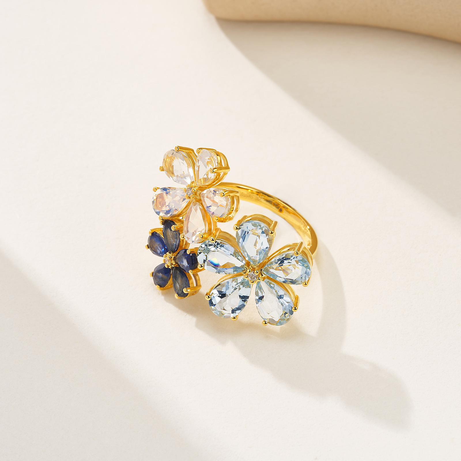 Taglio a goccia Nina Zhou Anello da cocktail con fiori di acquamarina, pietra di luna, zaffiro e diamante in vendita