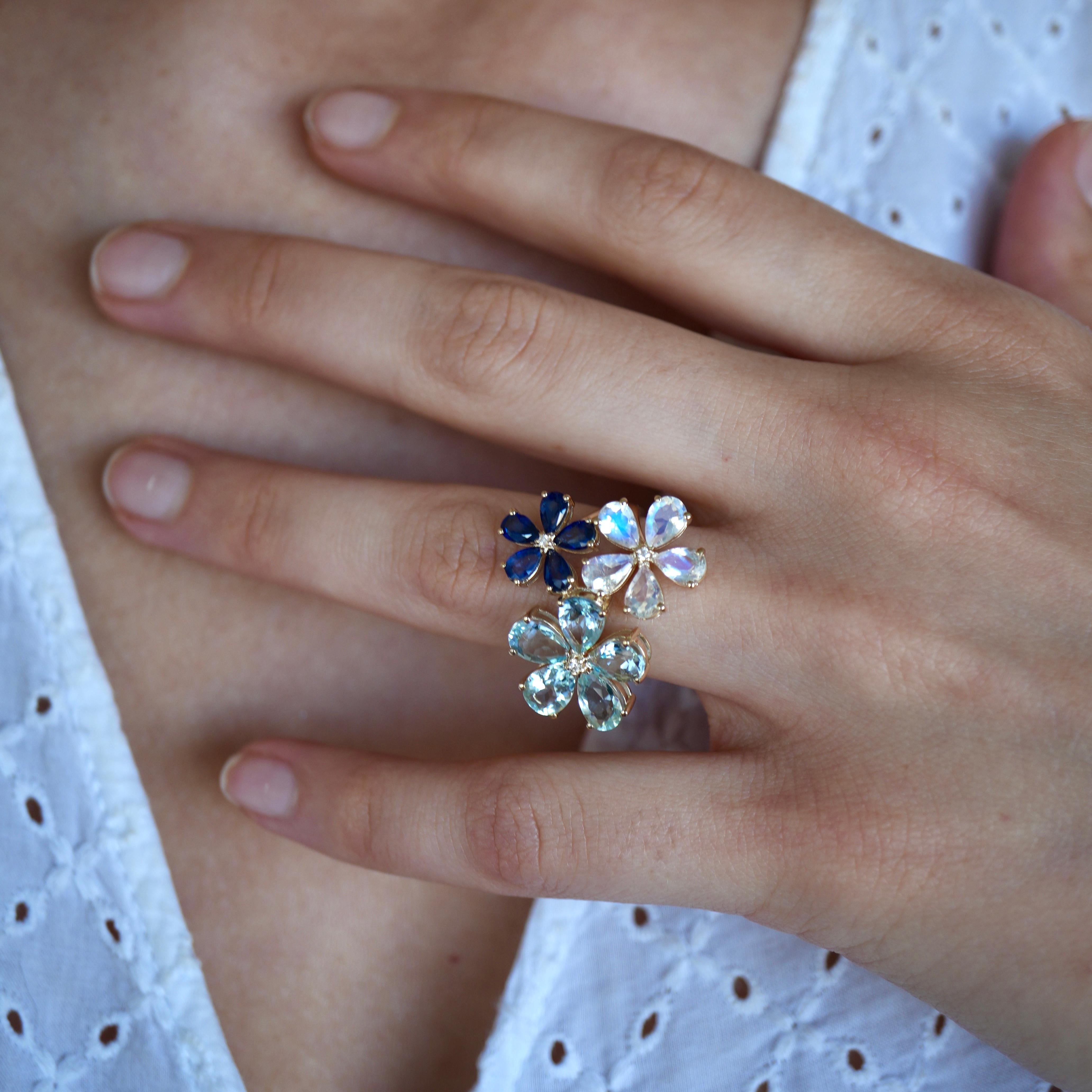 Nina Zhou Anello da cocktail con fiori di acquamarina, pietra di luna, zaffiro e diamante In condizioni Nuovo in vendita a Rowland Heights, CA