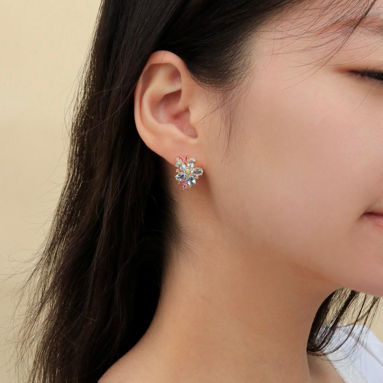 Nina Zhou Orecchini a fiore di diamante con zaffiro rosa e acquamarina In condizioni Nuovo in vendita a Rowland Heights, CA