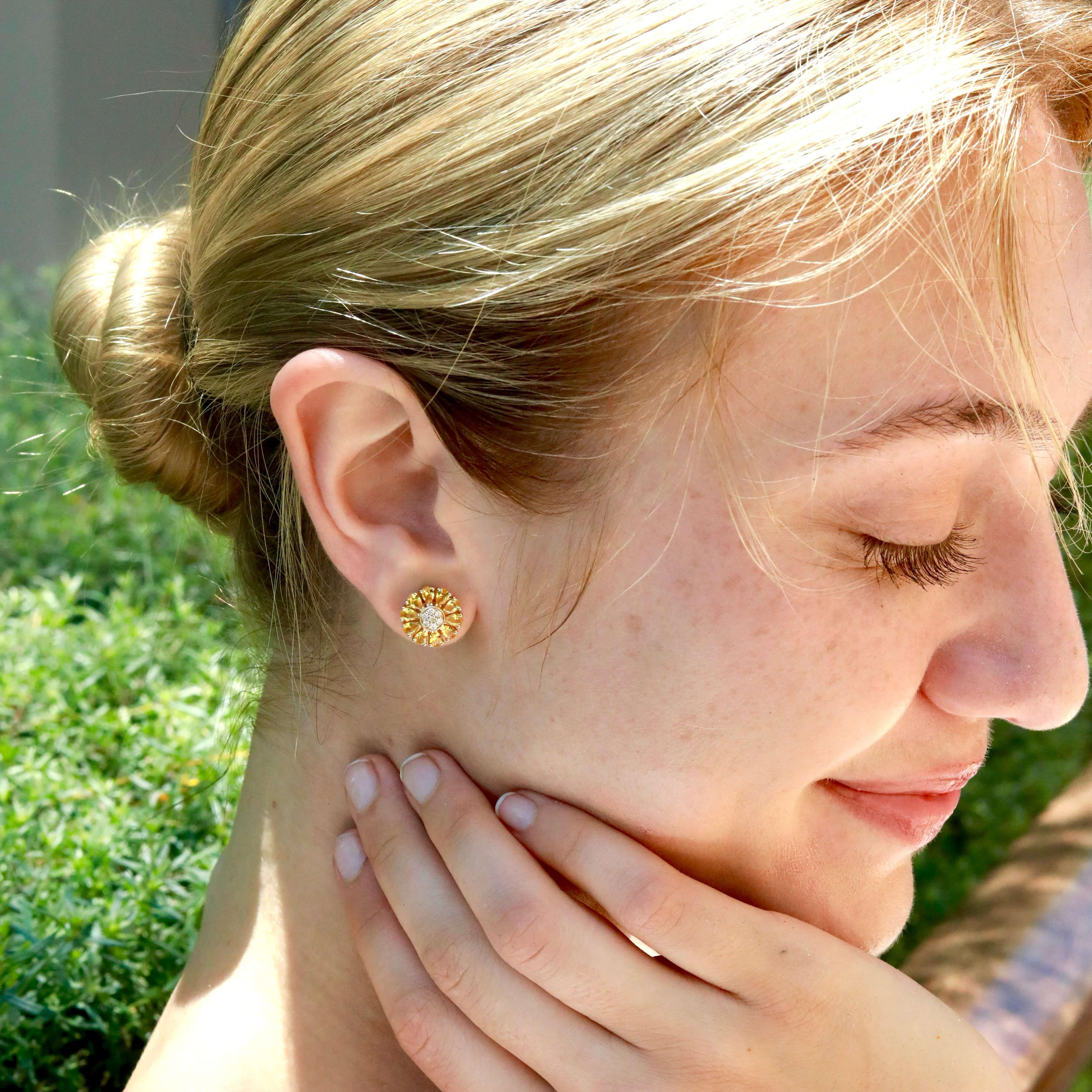 Nina Zhou Daisy 2.67ctw Yellow Sapphire & Diamond Flower Earrings en vente 1
