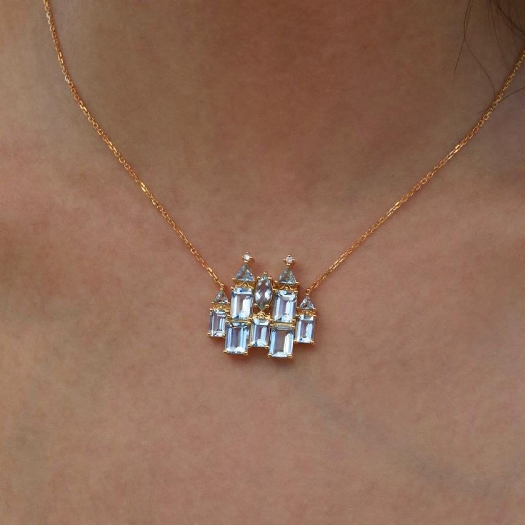 Nina Zhou Collana con ciondolo a forma di castello di diamanti e acquamarina fantasy in vendita 5