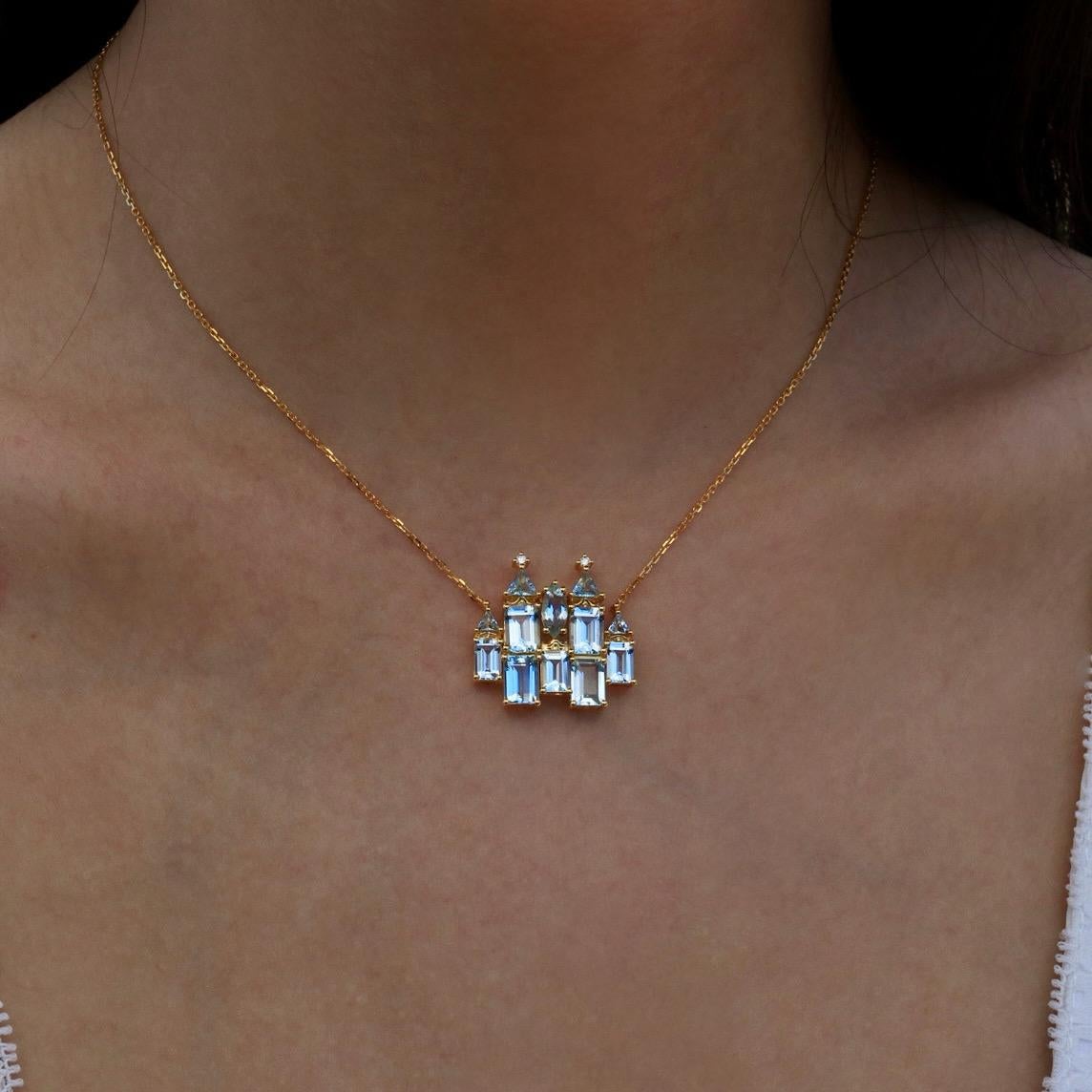 Nina Zhou Collana con ciondolo a forma di castello di diamanti e acquamarina fantasy in vendita 6