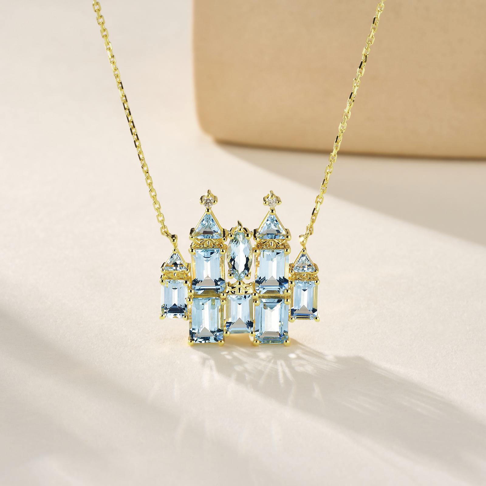 Moderno Nina Zhou Collana con ciondolo a forma di castello di diamanti e acquamarina fantasy in vendita
