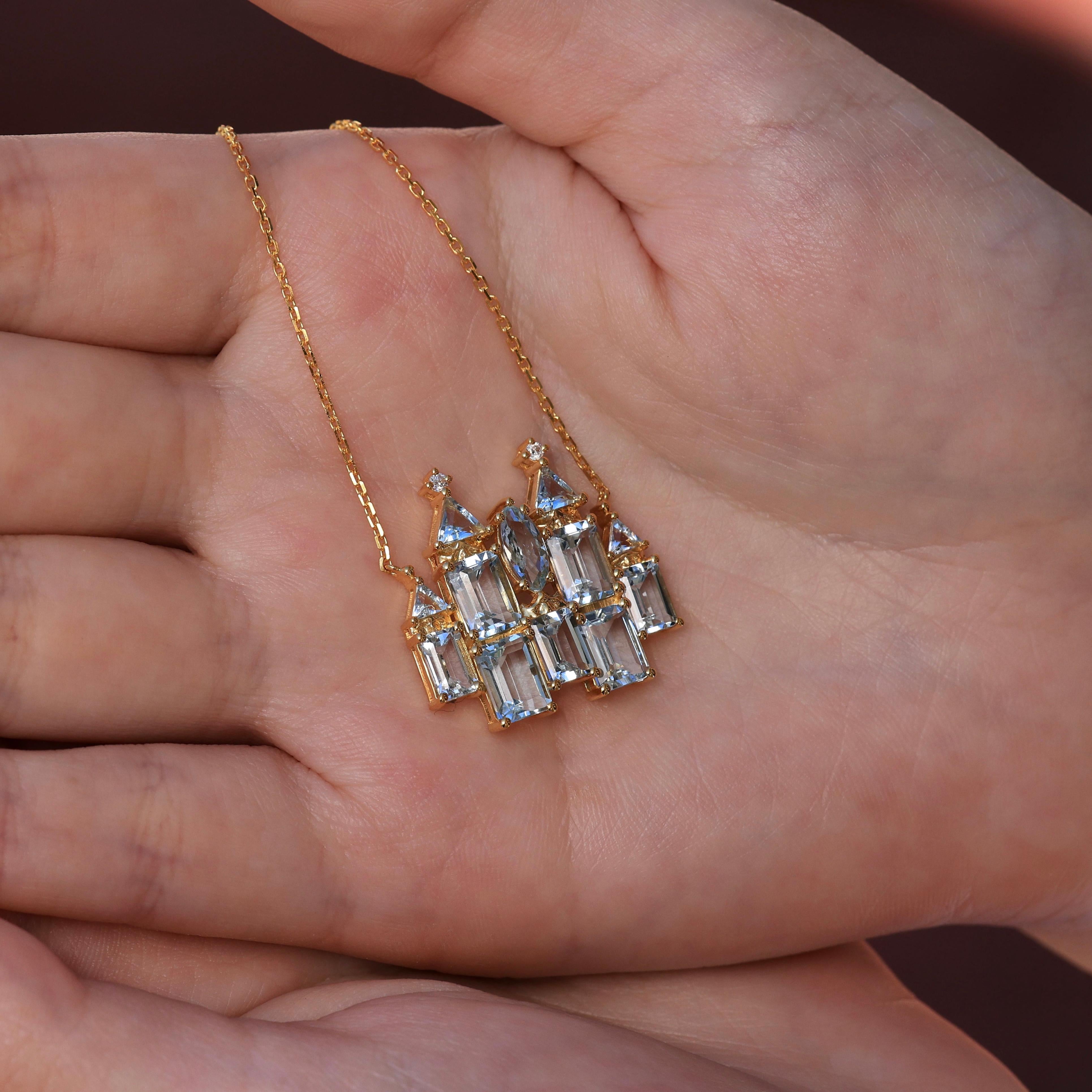 Nina Zhou Collana con ciondolo a forma di castello di diamanti e acquamarina fantasy in vendita 2