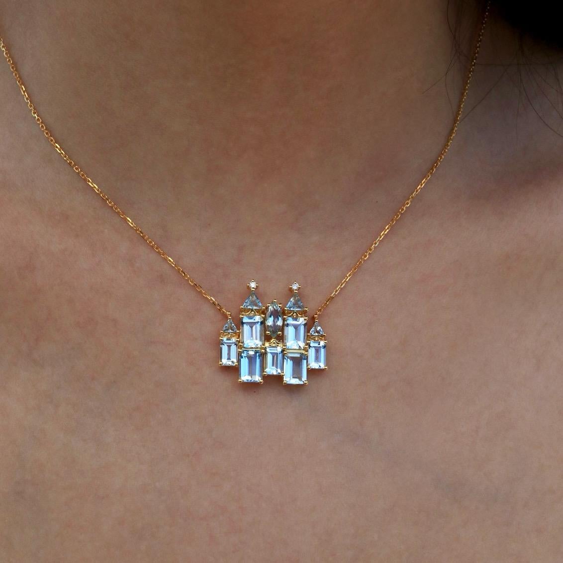 Nina Zhou Collana con ciondolo a forma di castello di diamanti e acquamarina fantasy in vendita 4