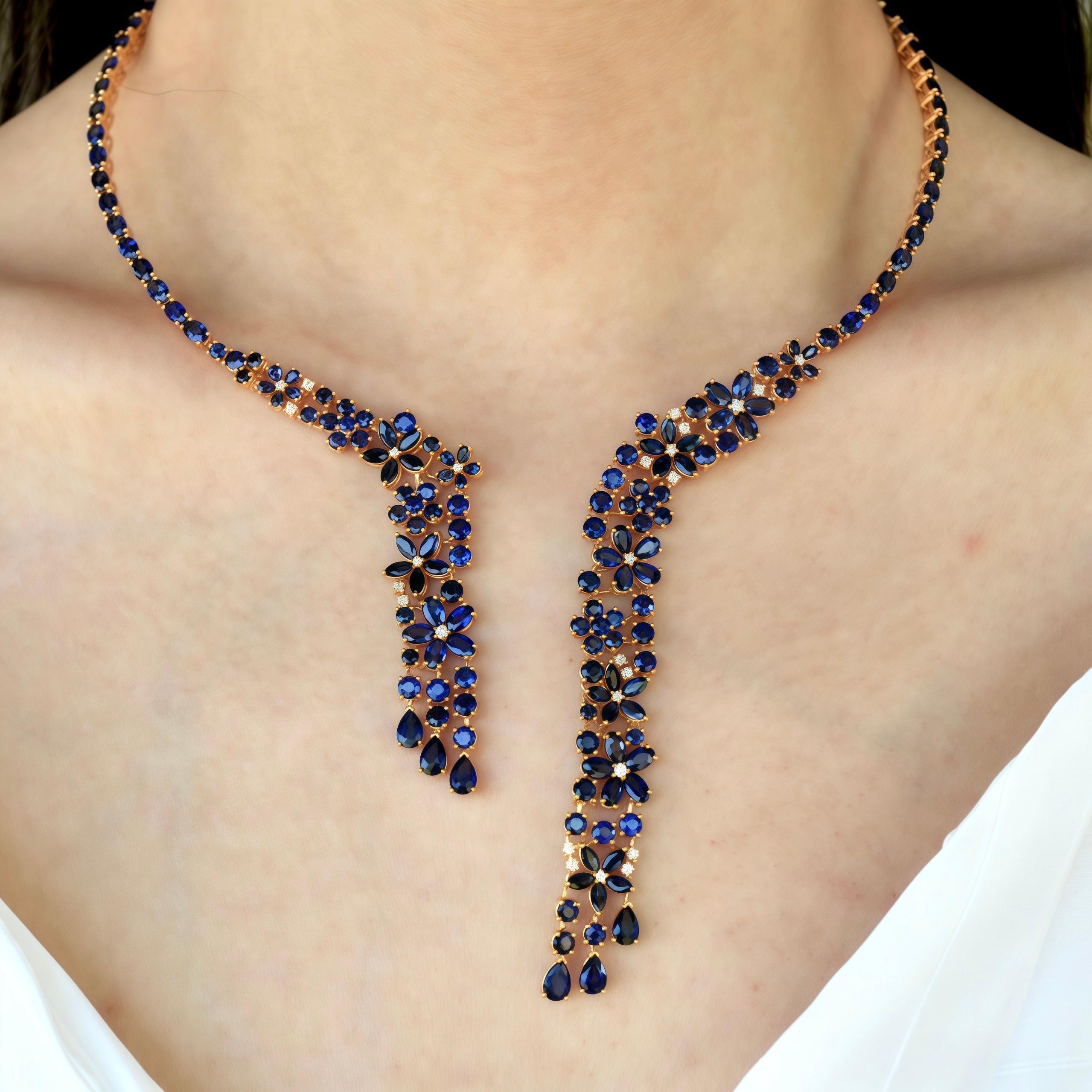 La collana Nina Zhou Galaxy Sapphire Diamond Statement è una creazione mozzafiato che fonde perfettamente le profonde tonalità celestiali degli zaffiri con lo scintillio radioso dei diamanti, catturando il mistero e la brillantezza del cielo