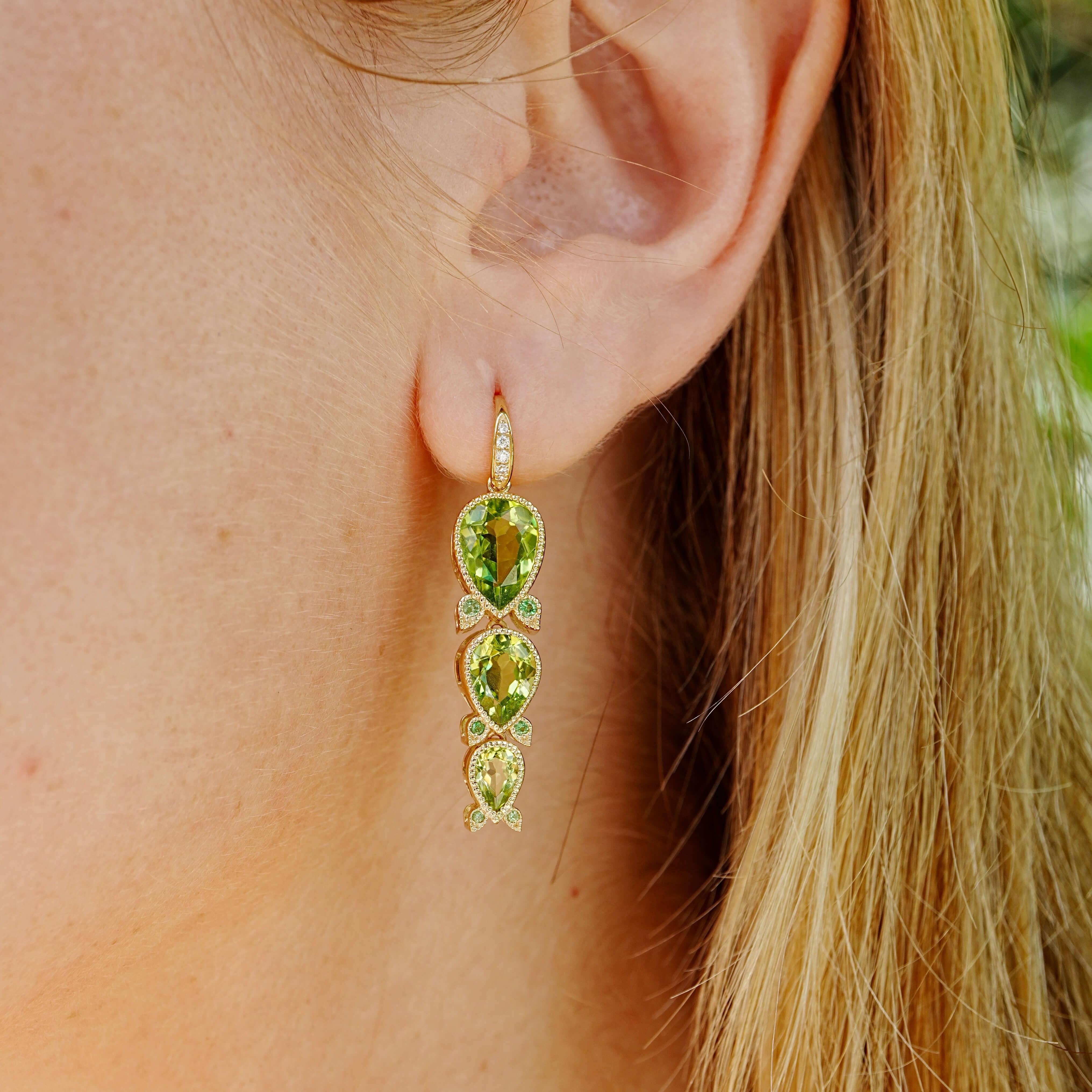 Moderne Nina Zhou Lily of the Valley 7.40ctw Peridot Tsavorite Diamond Drop Earrings en vente