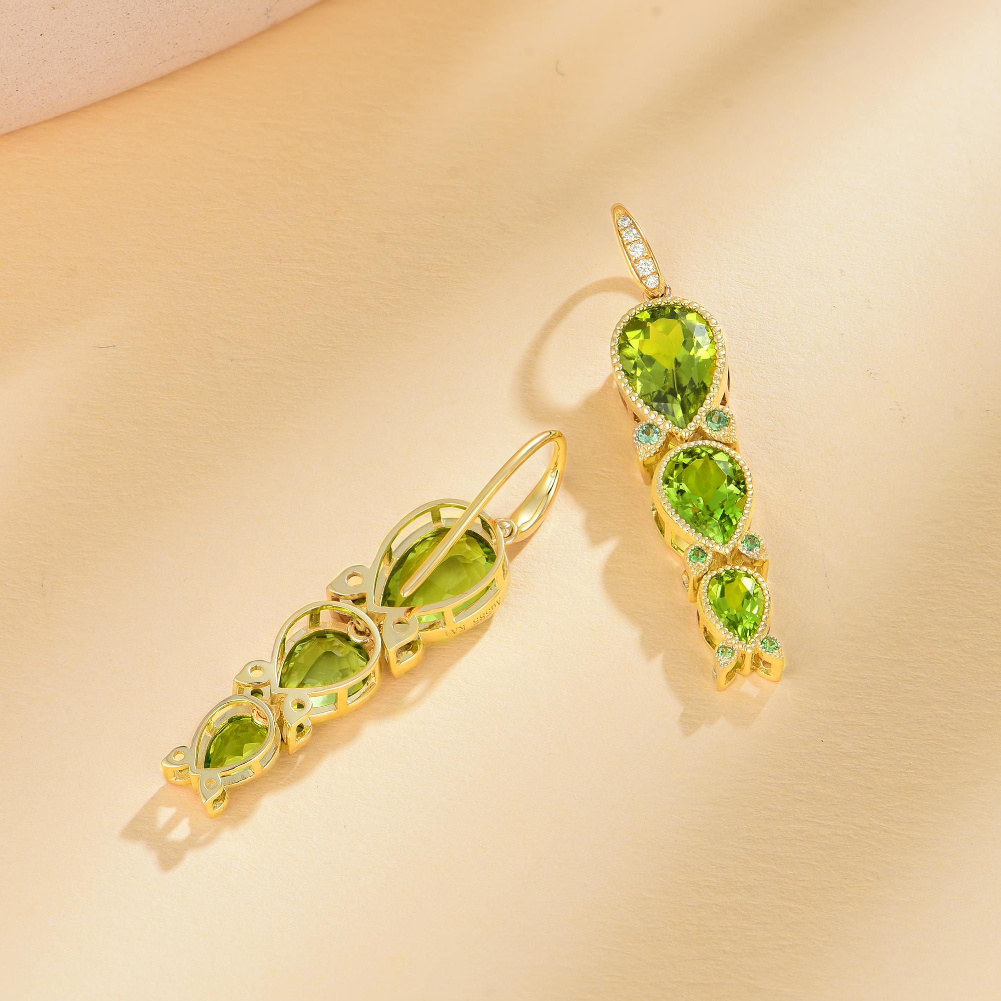 Taille brillant Nina Zhou Lily of the Valley 7.40ctw Peridot Tsavorite Diamond Drop Earrings en vente