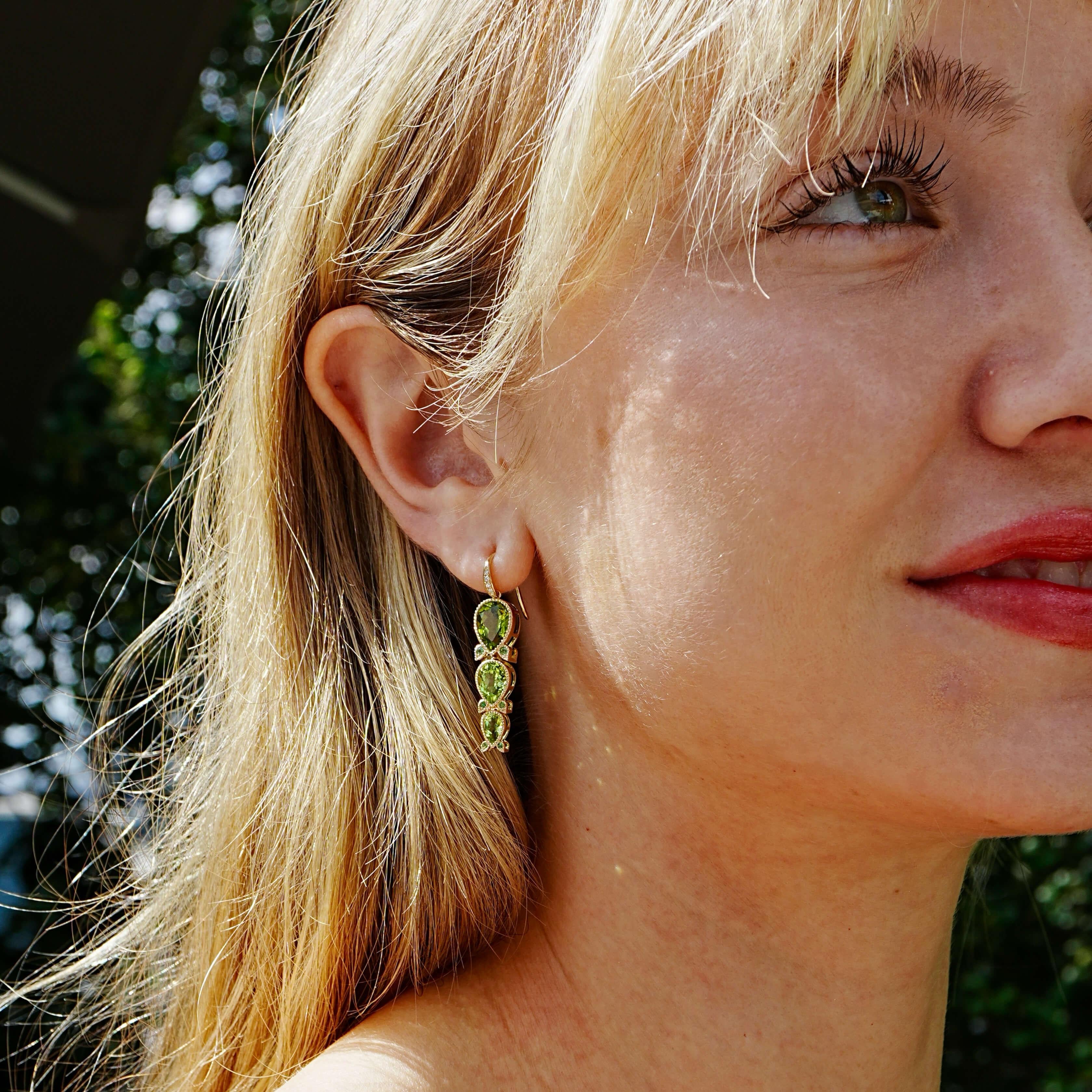 Nina Zhou Lily of the Valley 7.40ctw Peridot Tsavorite Diamond Drop Earrings Neuf - En vente à Rowland Heights, CA
