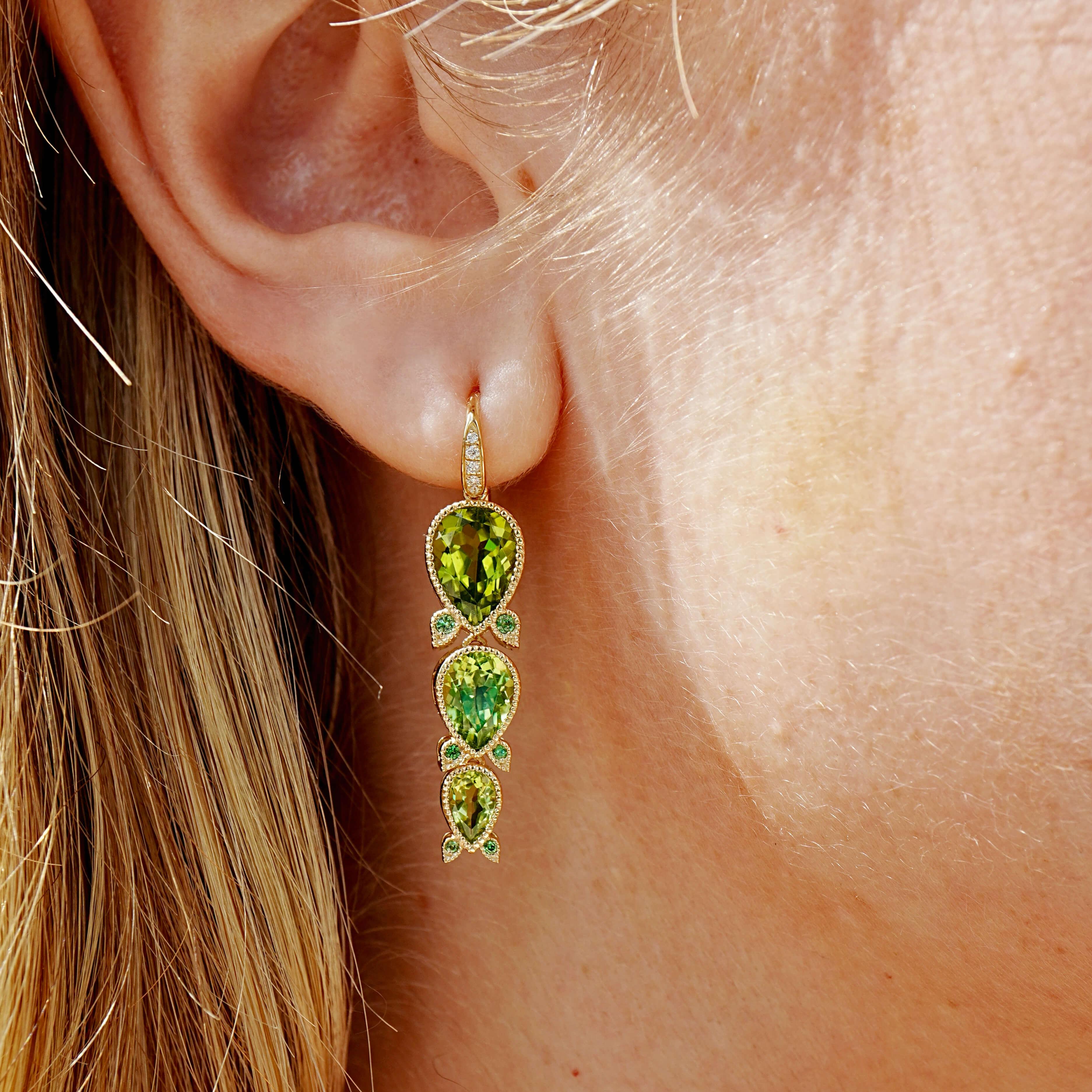Nina Zhou Lily of the Valley 7.40ctw Peridot Tsavorite Diamond Drop Earrings Pour femmes en vente