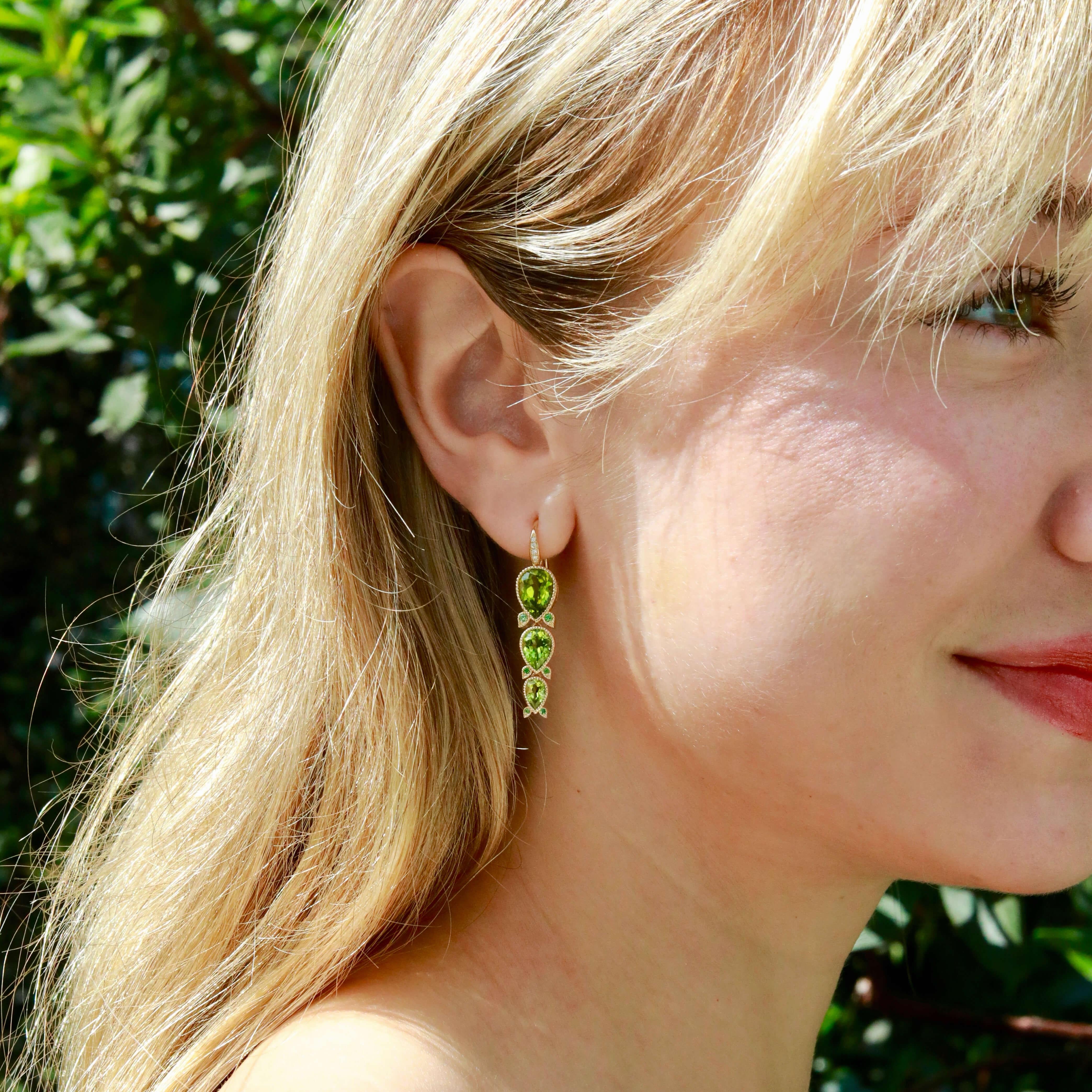 Nina Zhou Lily of the Valley 7.40ctw Peridot Tsavorite Diamond Drop Earrings en vente 1
