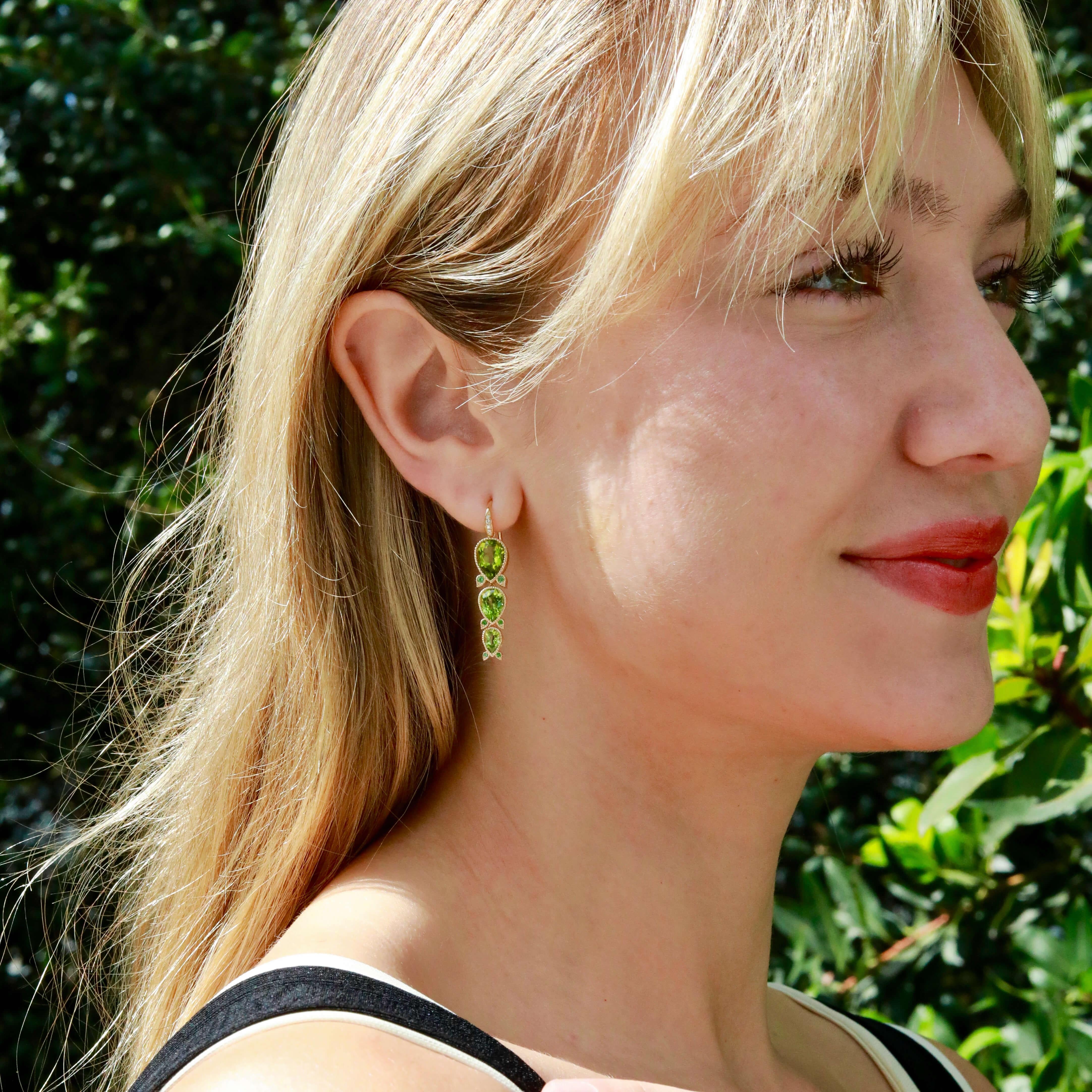 Nina Zhou Lily of the Valley 7.40ctw Peridot Tsavorite Diamond Drop Earrings en vente 2
