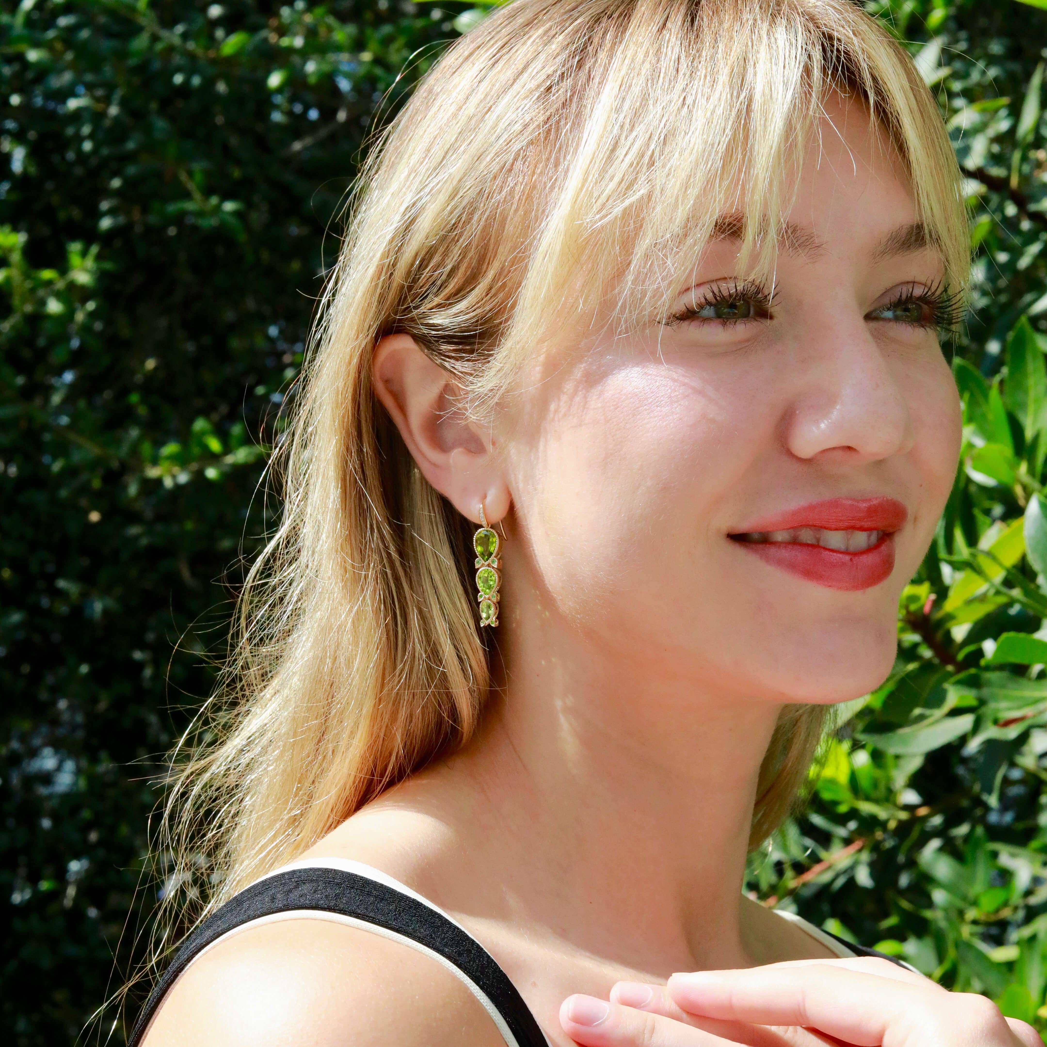 Nina Zhou Lily of the Valley 7.40ctw Peridot Tsavorite Diamond Drop Earrings en vente 3