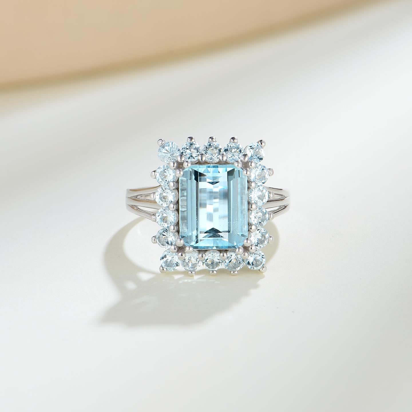 Modern Nina Zhou Margaret 4.50 ctw Aquamarine Cocktail Ring in 14K Solid Gold For Sale