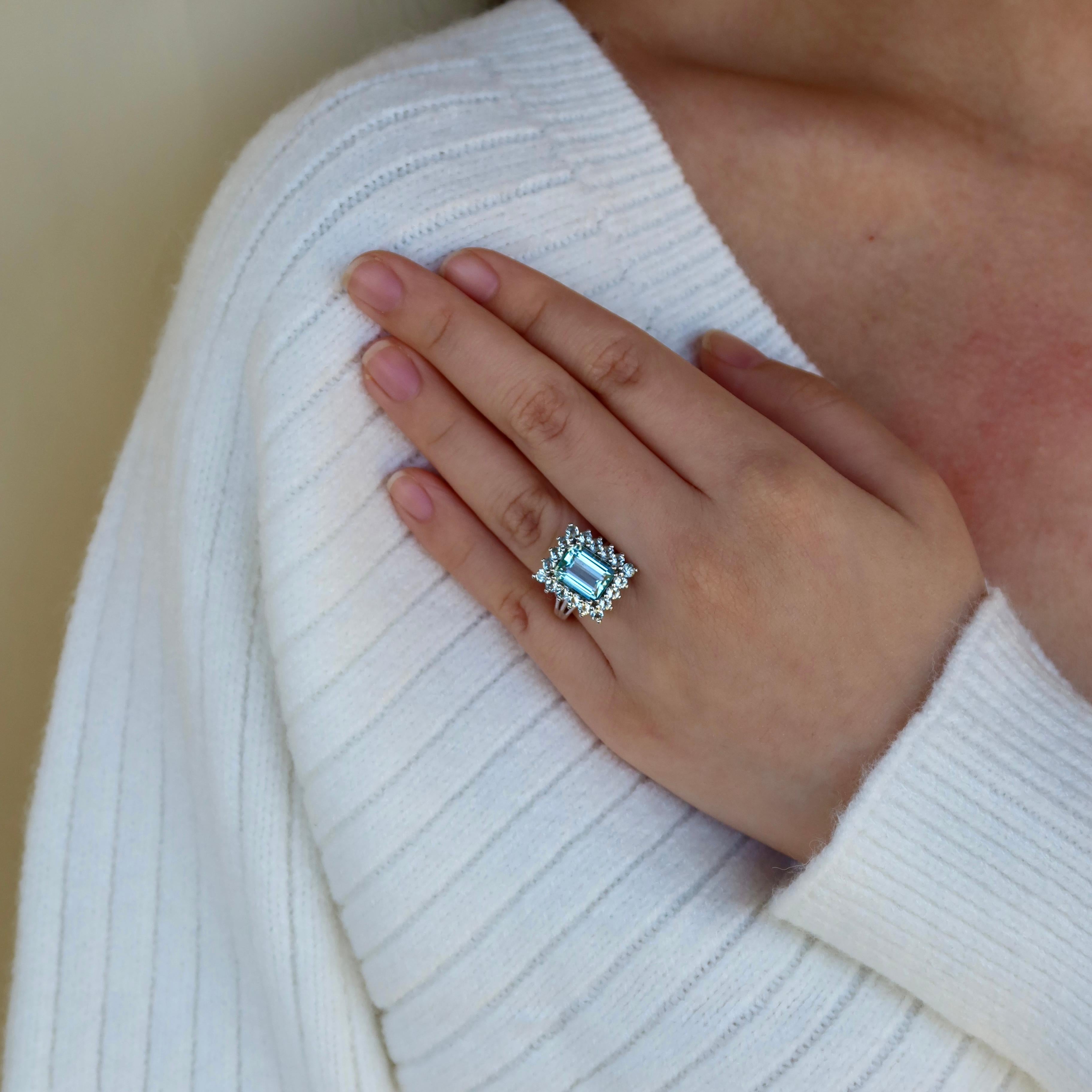 Women's Nina Zhou Margaret 4.50 ctw Aquamarine Cocktail Ring in 14K Solid Gold For Sale