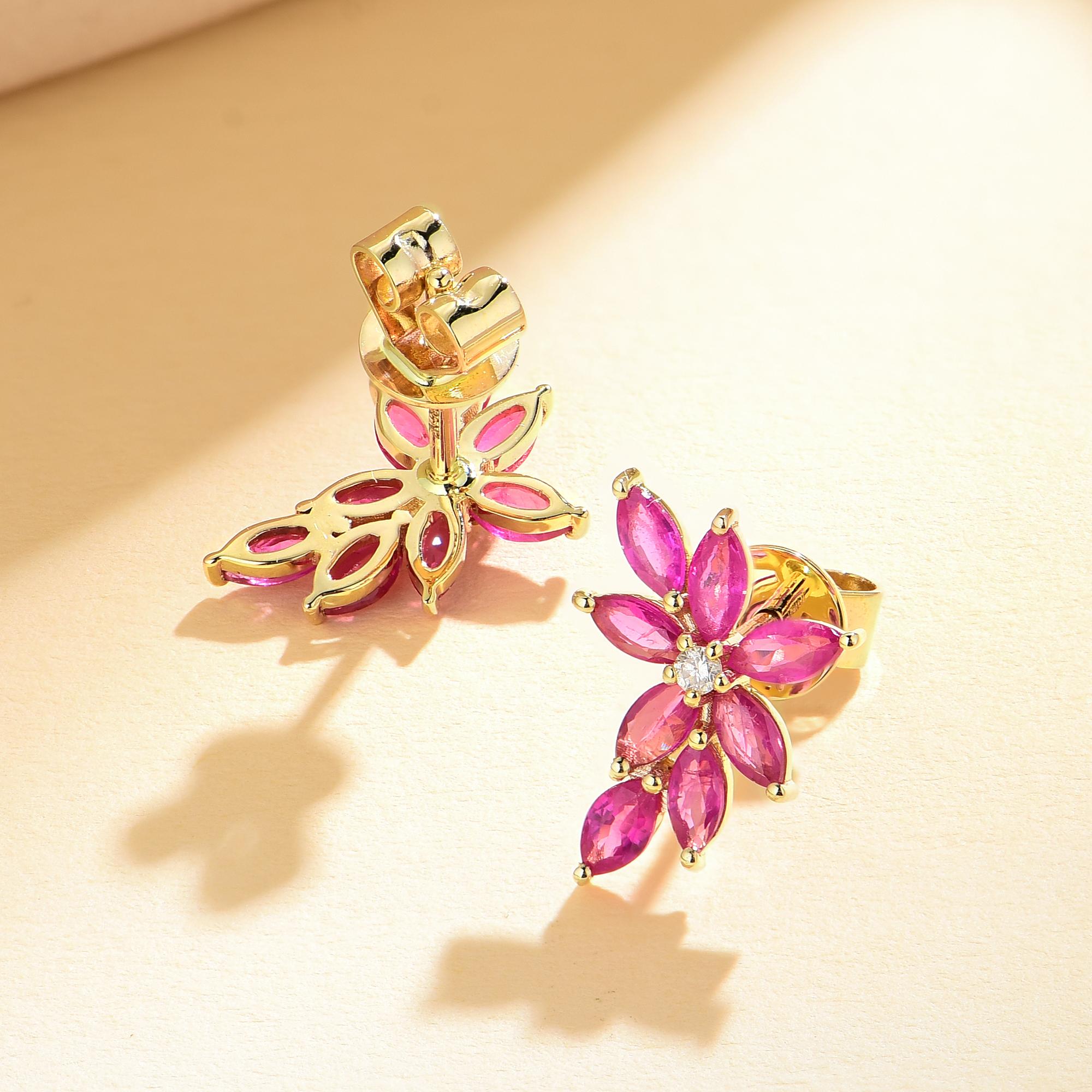 Moderne Boucles d'oreilles Nina Zhou Saphir rose Diamant petite grappe en vente
