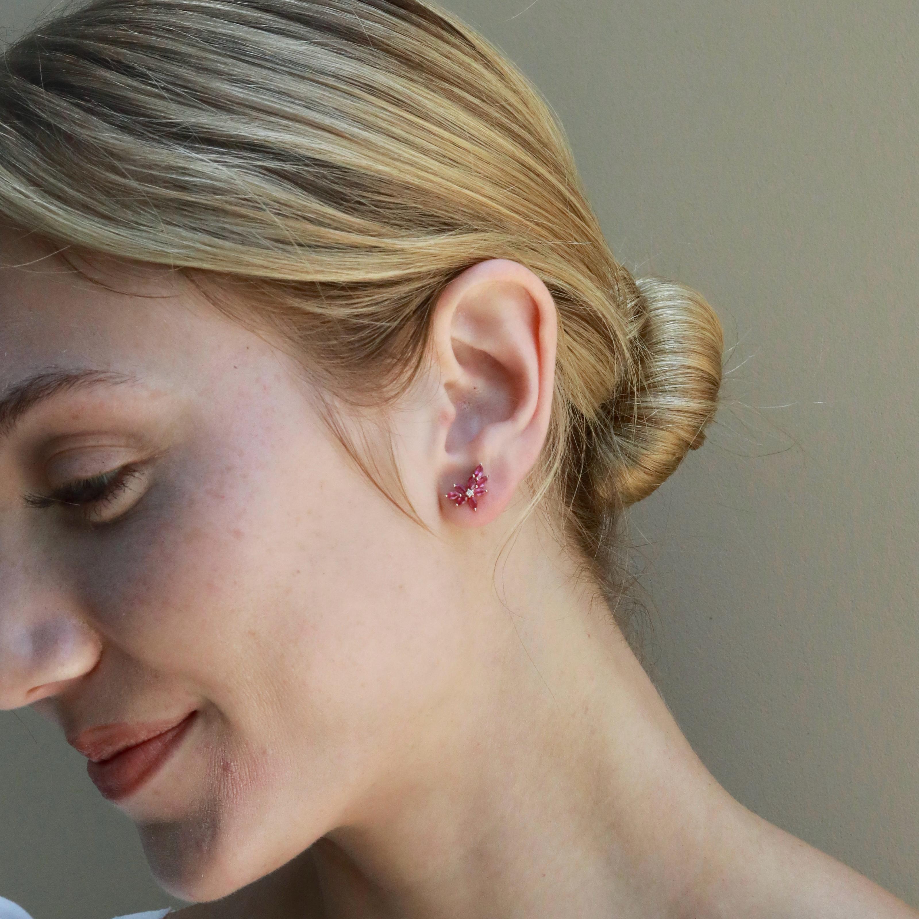 Boucles d'oreilles Nina Zhou Saphir rose Diamant petite grappe en vente 1