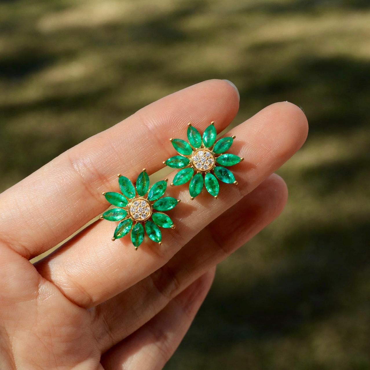 Donna Orecchini Nina Zhou Sunflower con diamante e smeraldo in vendita